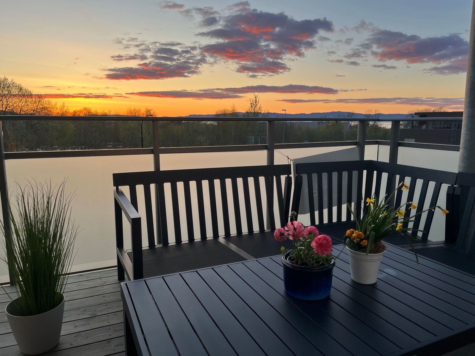 Solnedgang fra balkongen - tatt av selger. Galleribilde