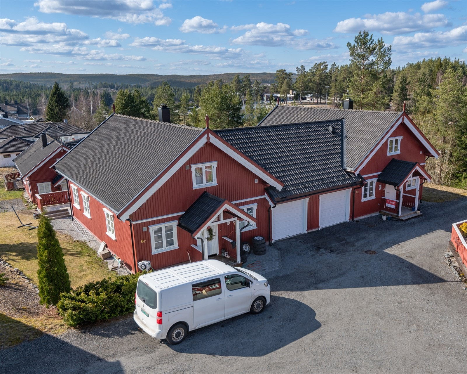 Det er også kort vei til Setten, den vakre perlen av en innsjø - som byr på et mangfold av aktiviteter både sommer og vinter når isforholdene tillater det. Galleribilde