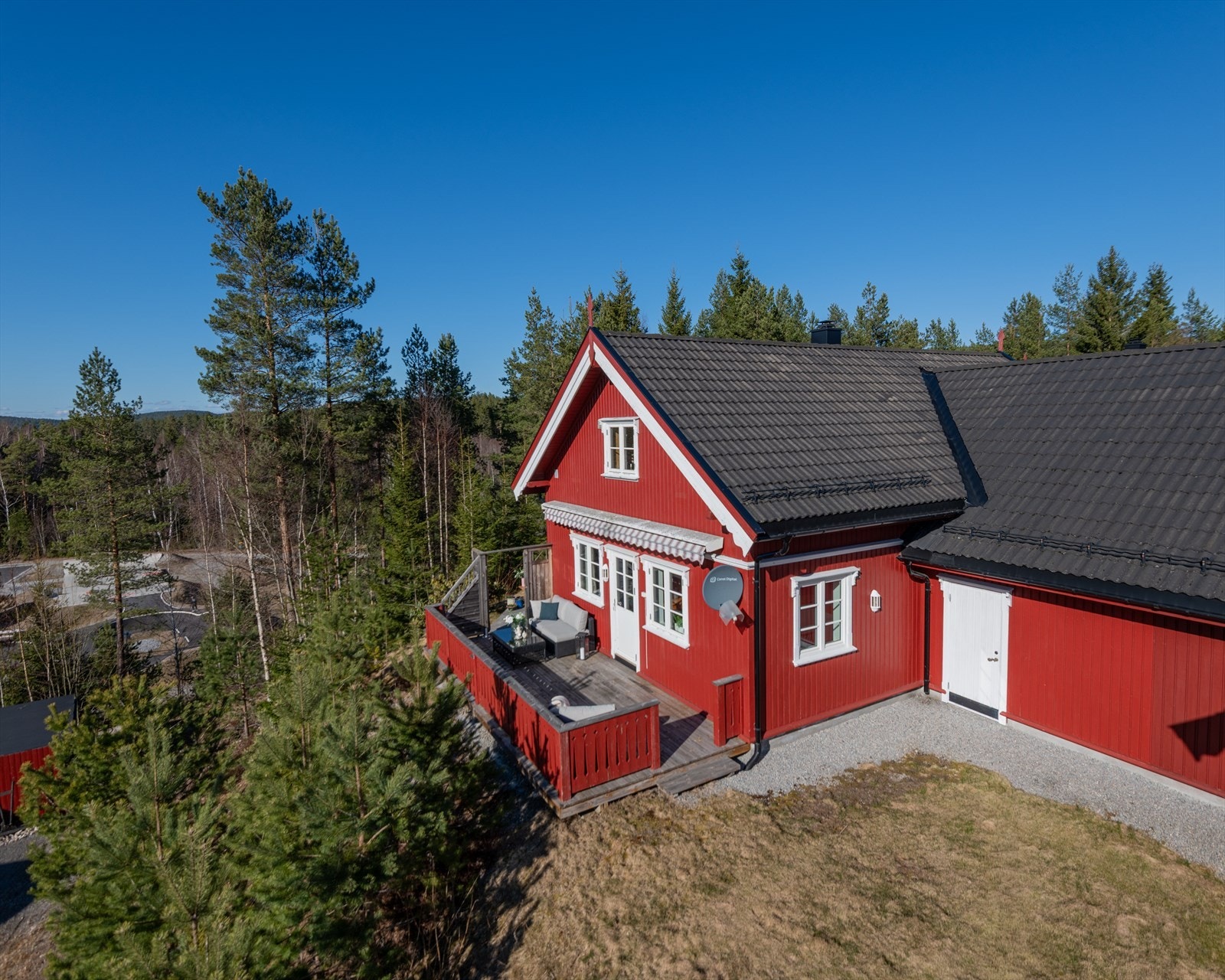 En velholdt og familievennlig enebolig over to plan - i naturskjønne og barnevennlige omgivelser. Galleribilde