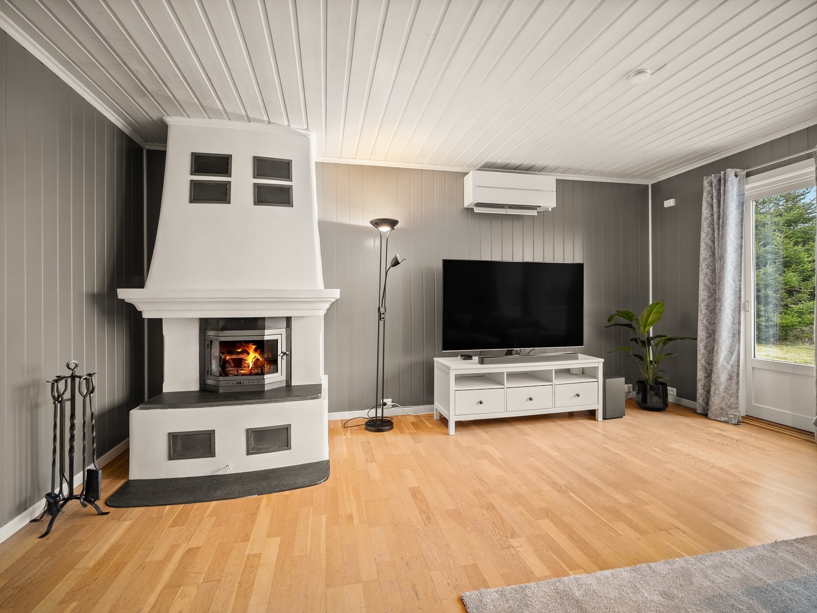 Peis for varme og hygge, samt varmepumpe Galleribilde