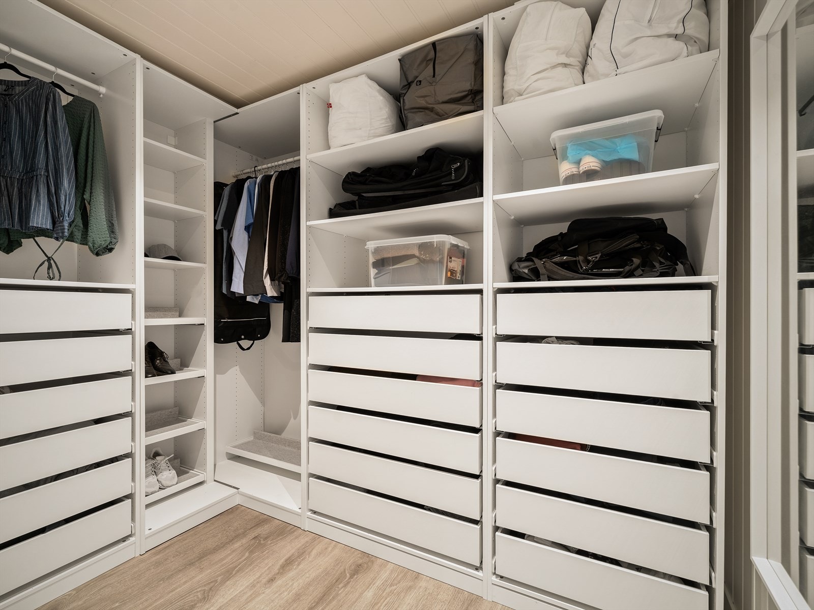 Walk-in tilknyttet soverommet Galleribilde