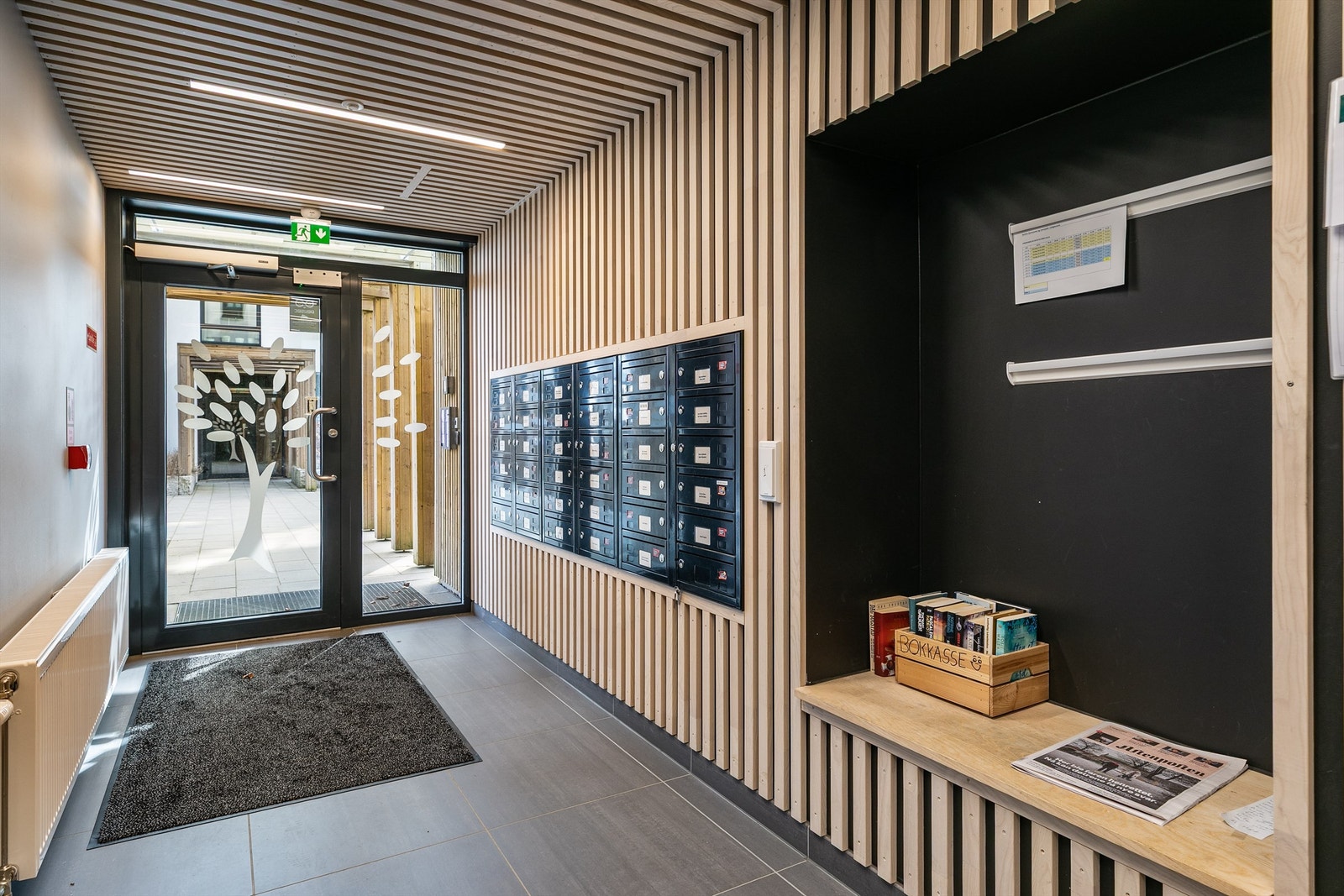 Heis i bygget gir enkel og komfortabel adkomst til alle etasjer og til garasjeanlegget kjelleren. Galleribilde