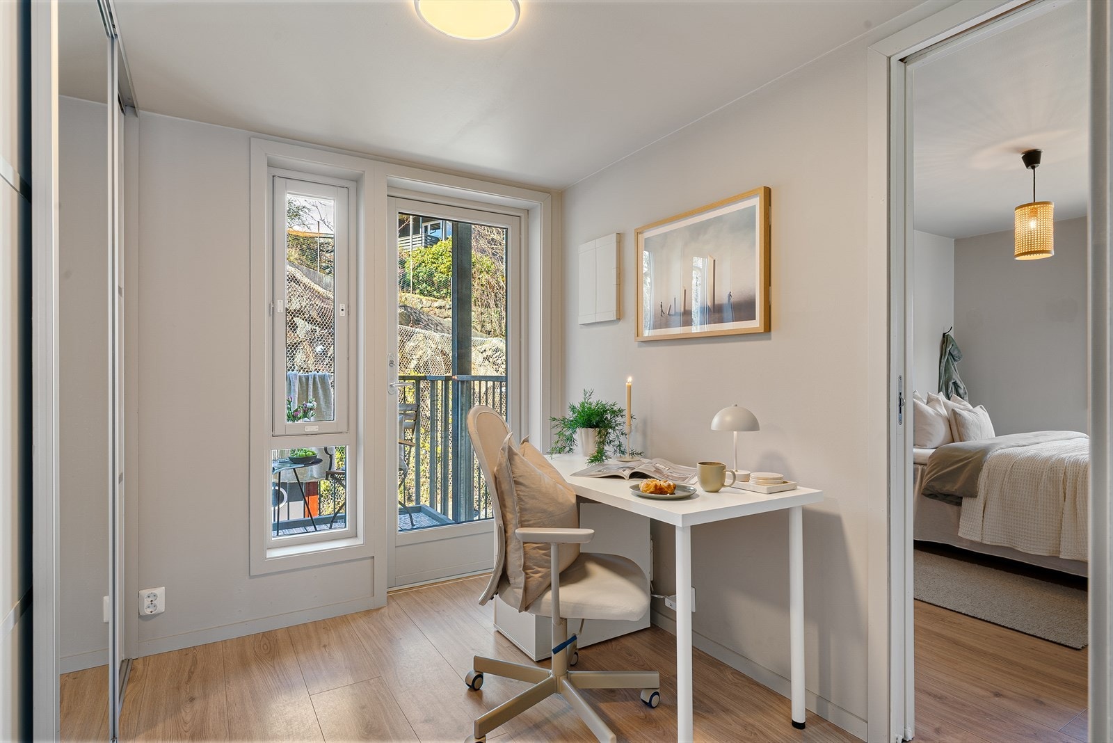 - Kontoret måler 7m² - Galleribilde