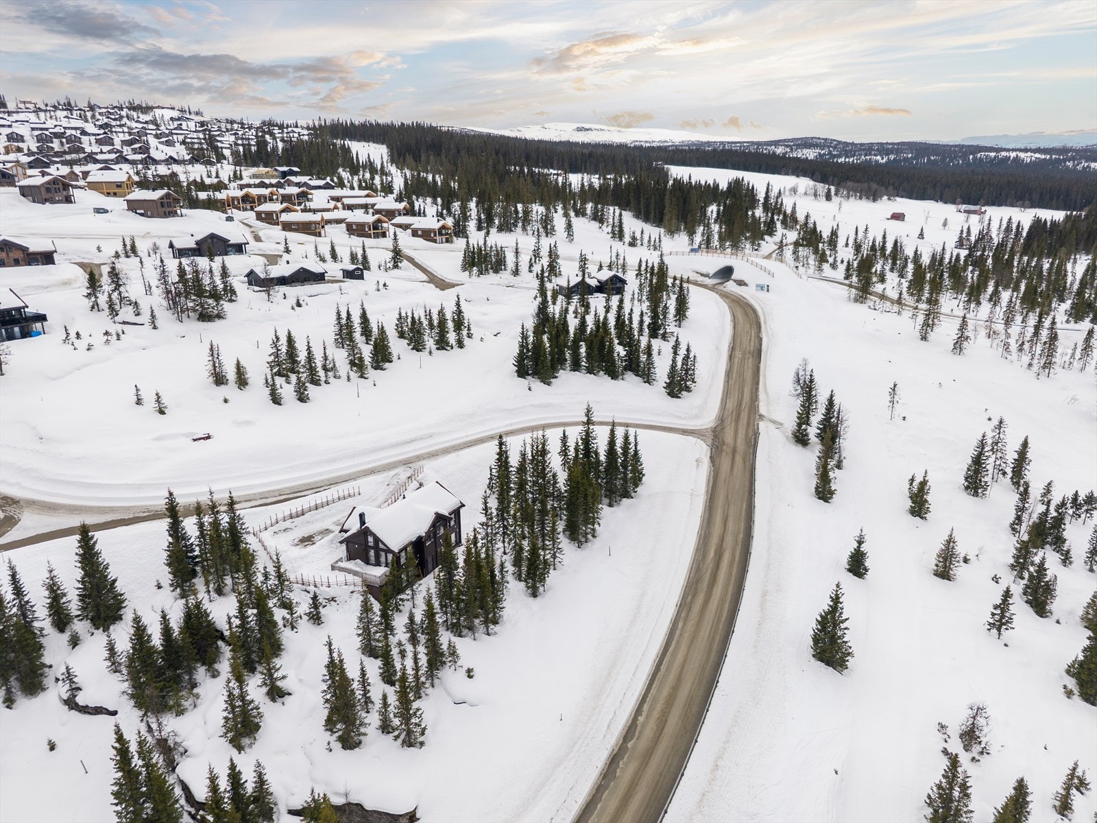 På toppen av Varden ligger Varden Restaurant, som er vel verdt et besøk med fantastisk utsikt mot Rondane. Galleribilde