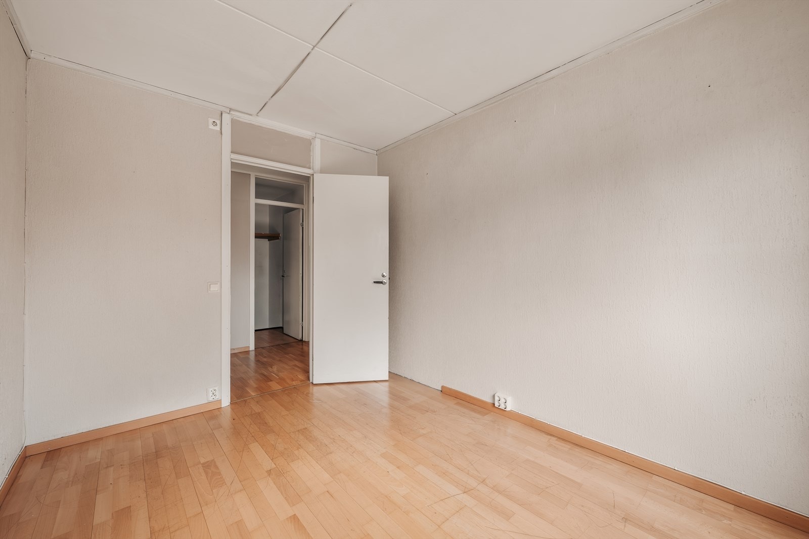 Rommet passer utmerket som et barnerom eller kontor. Galleribilde