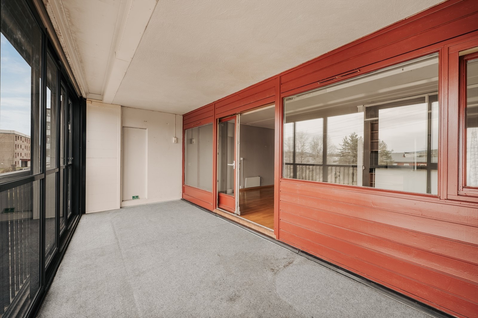 Innglasset balkong på ca. 14 kvm. Galleribilde