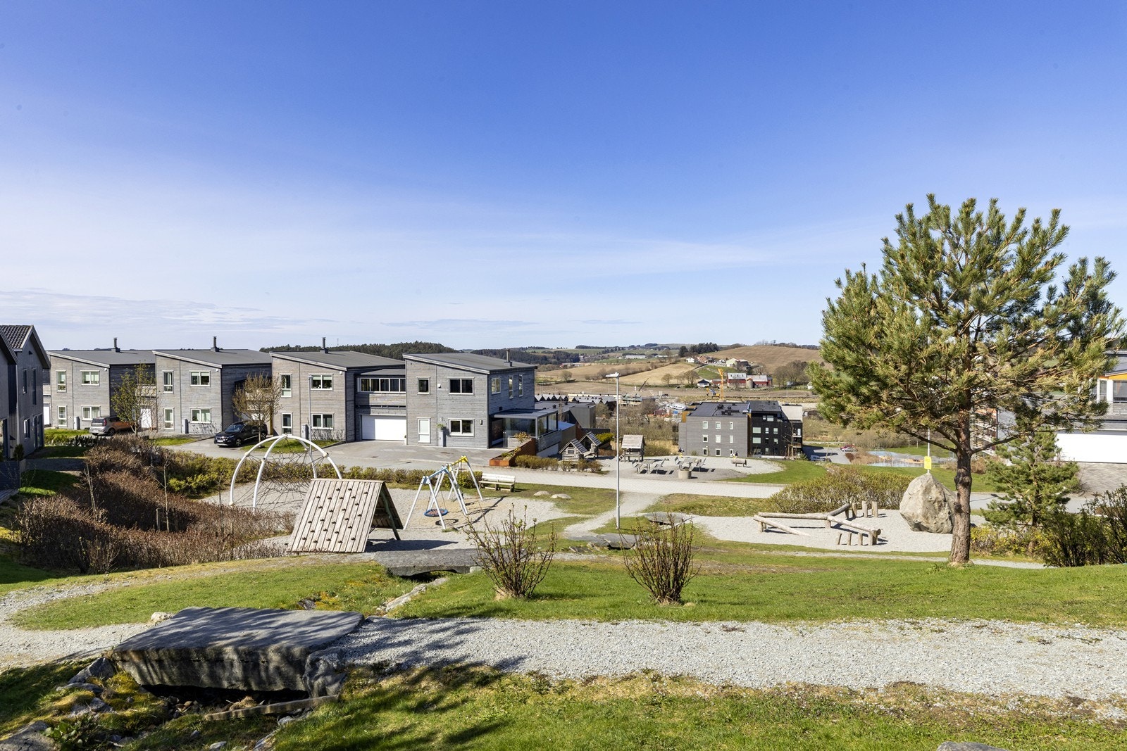 Dette er en bolig som tilbyr noe langt utover det vanlige - både inne og ute. Galleribilde