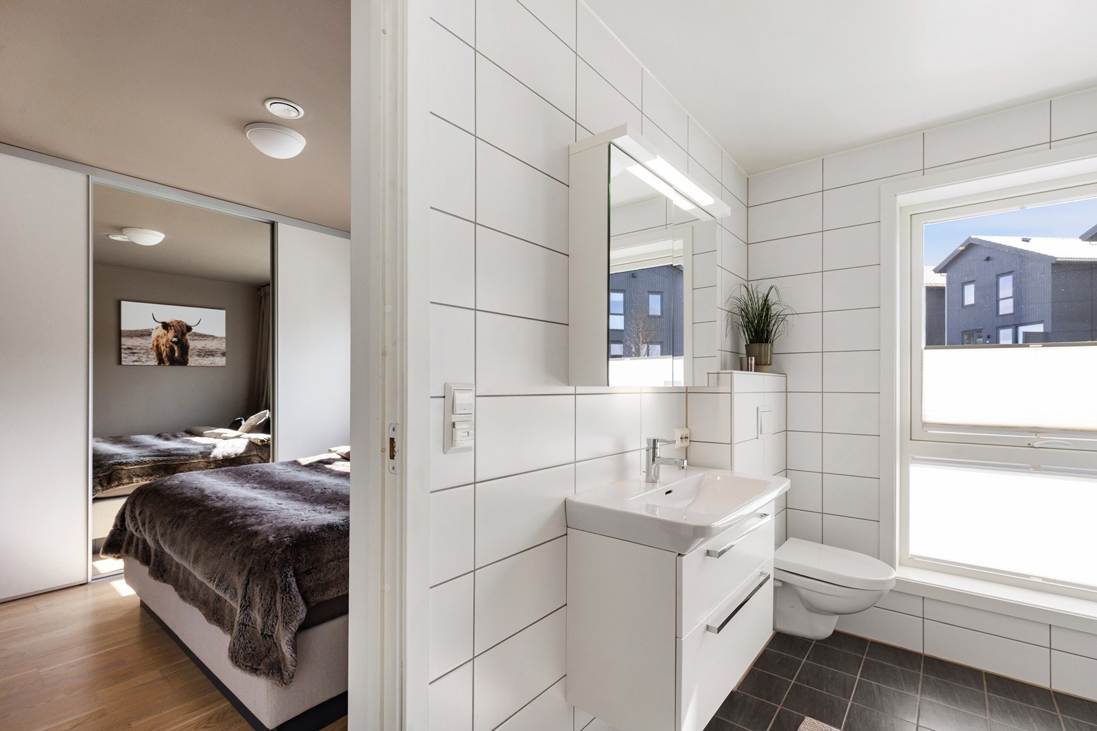 På badet er det også en smart skittentøysjakt som går direkte til vaskerom. Galleribilde