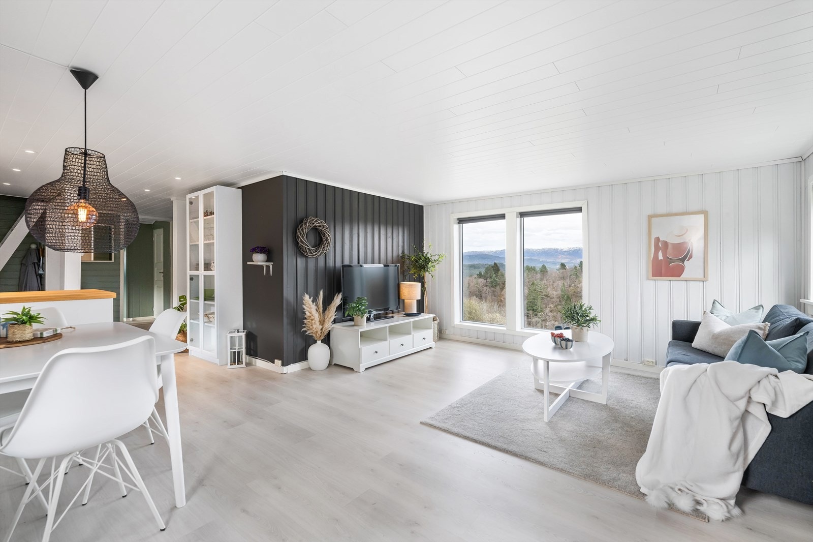 Hytten holder en god standard med laminatgulv fra 2022. Galleribilde