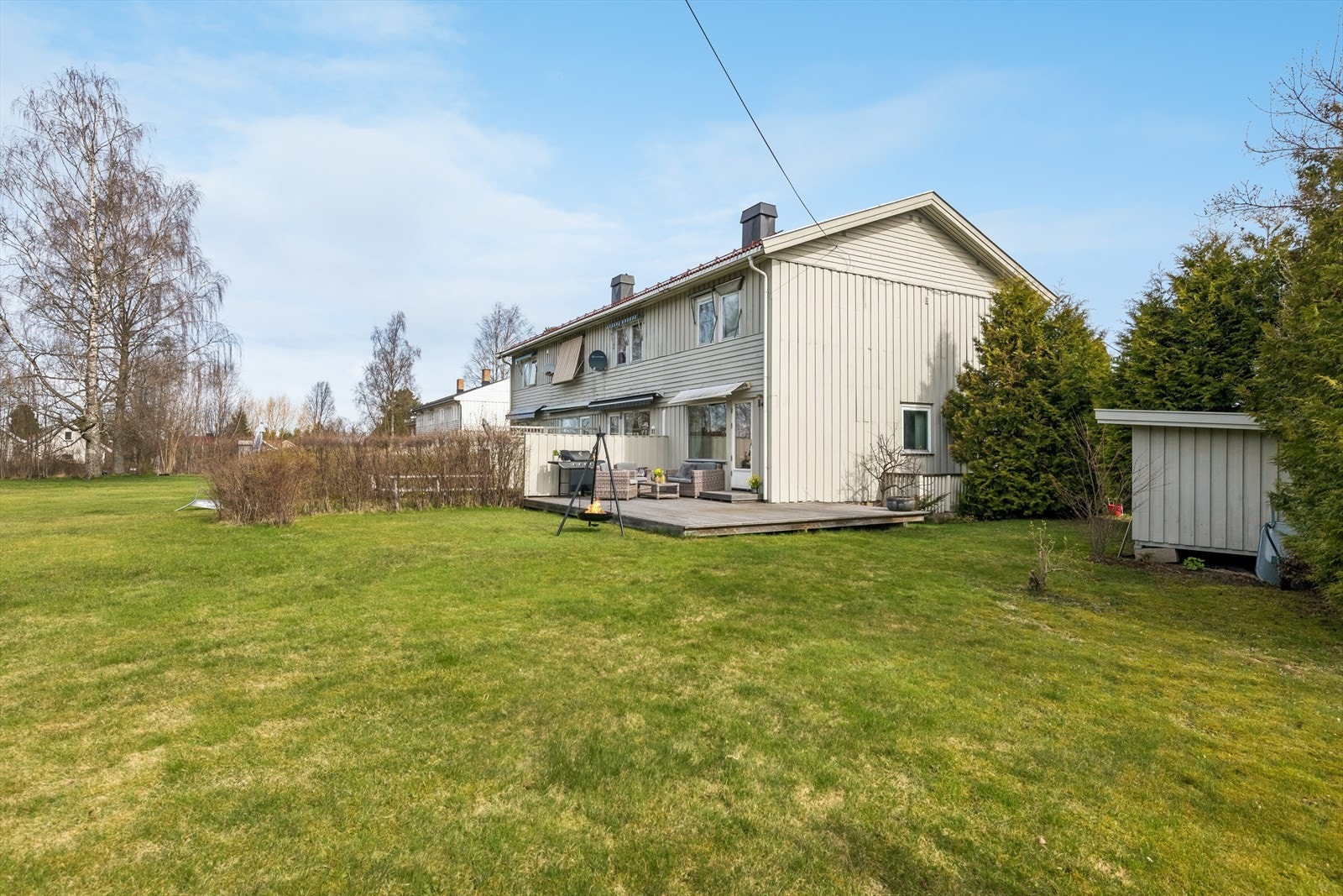 Eiendommen har en flat tomt som er lett å vedlikeholde. Galleribilde