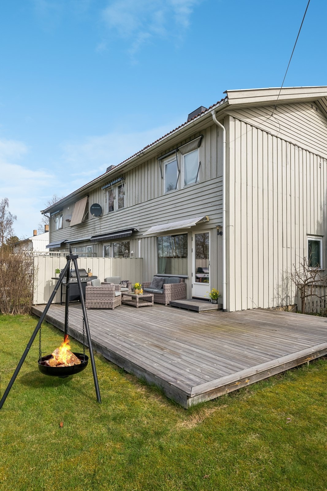 Terrassen på 35 m² har god plass til utemøbler og grill. Galleribilde