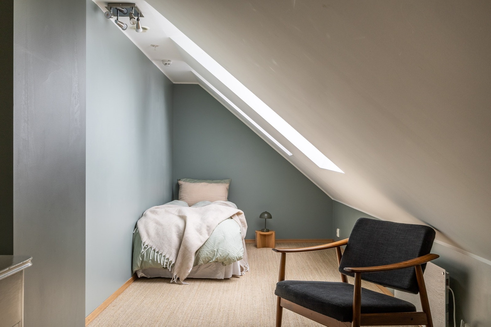 Perfekt barnerom, gjesterom eller kontor. Galleribilde