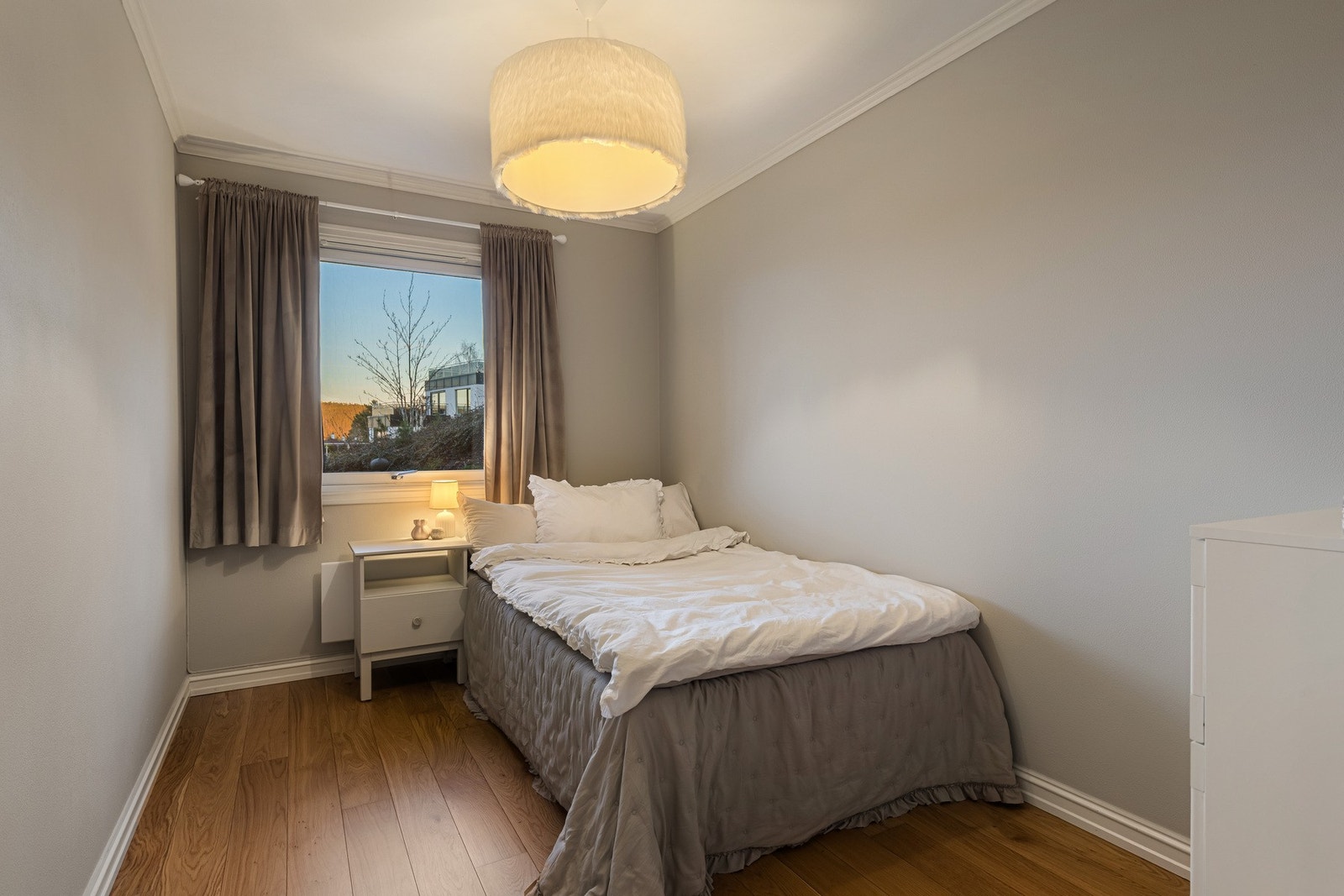 Soverom 2 med plass til garderobeskap. Galleribilde