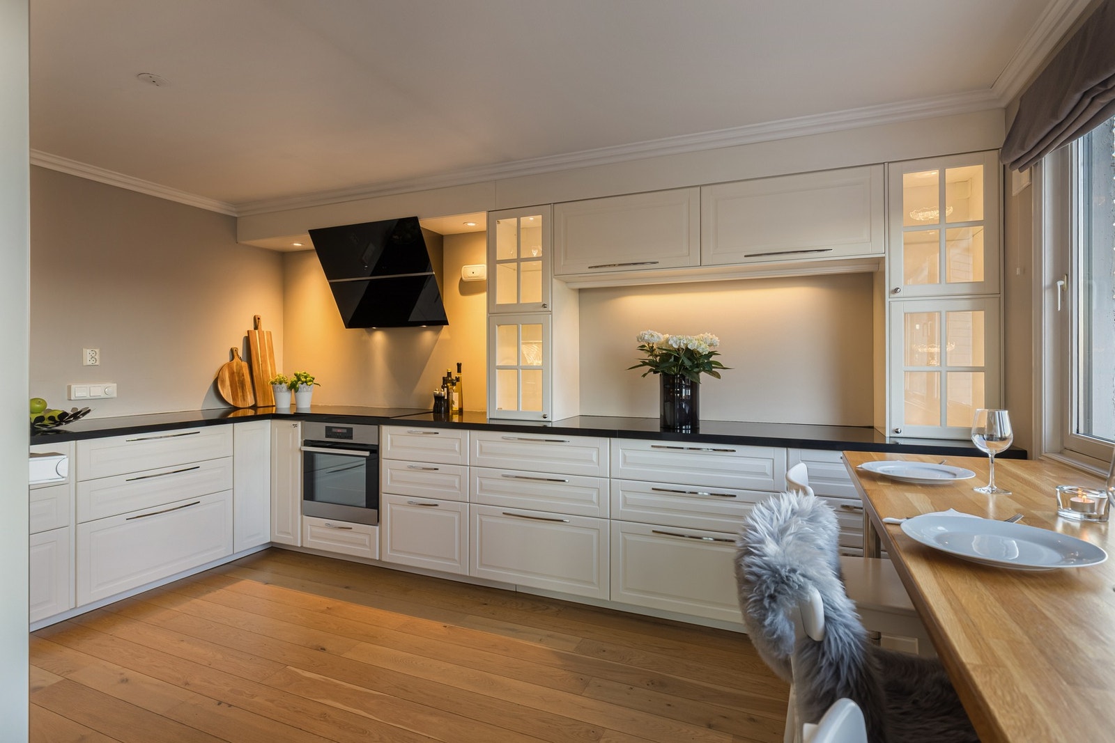 Kjøkkenet er fra 2014 og levert av IKEA. Galleribilde