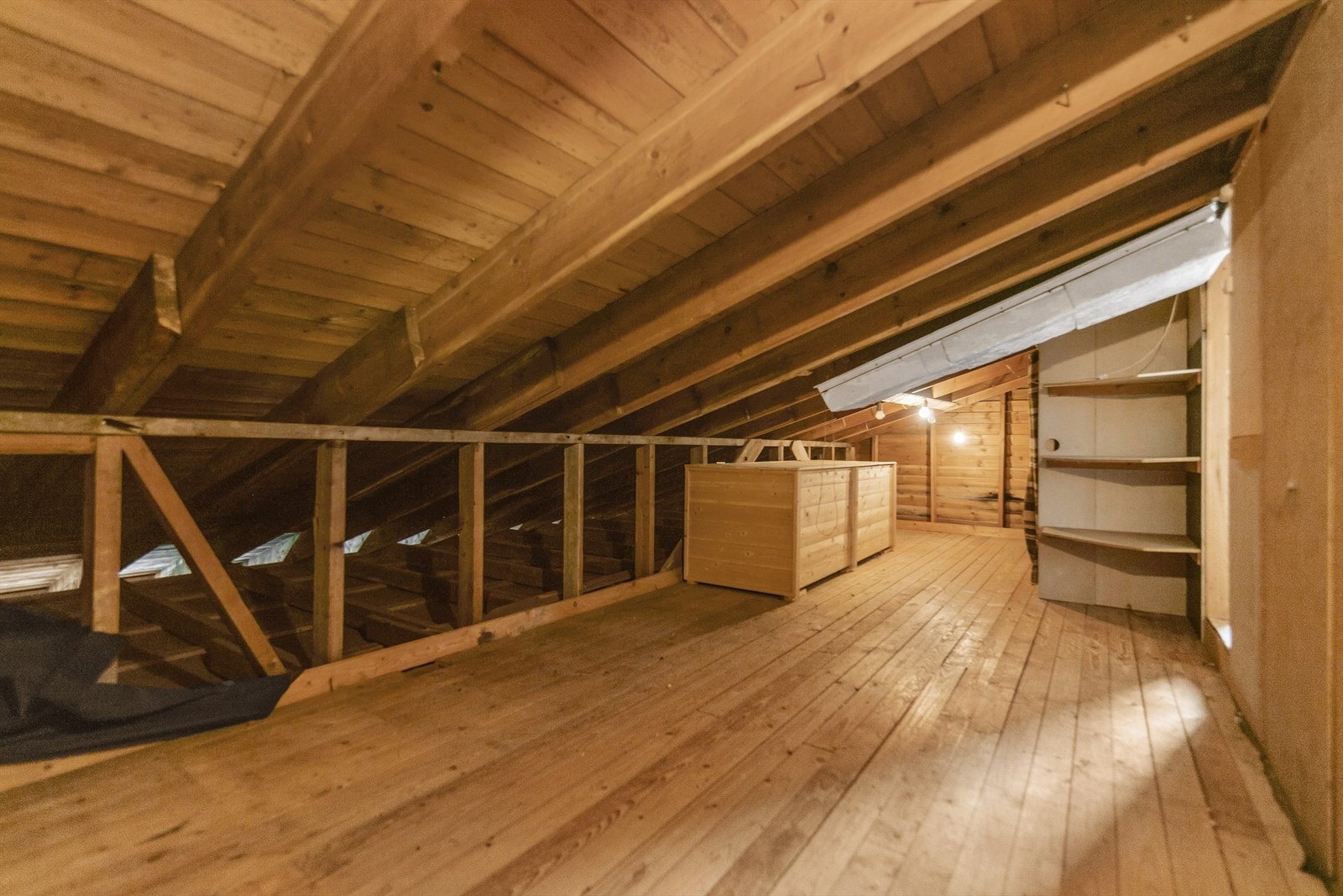 Lagerrom loftsetasje Galleribilde