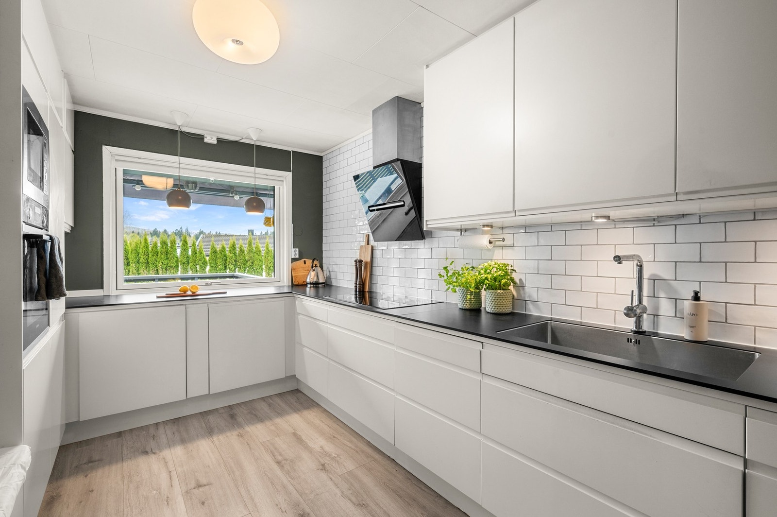 Moderne kjøkken fra 2017. Galleribilde