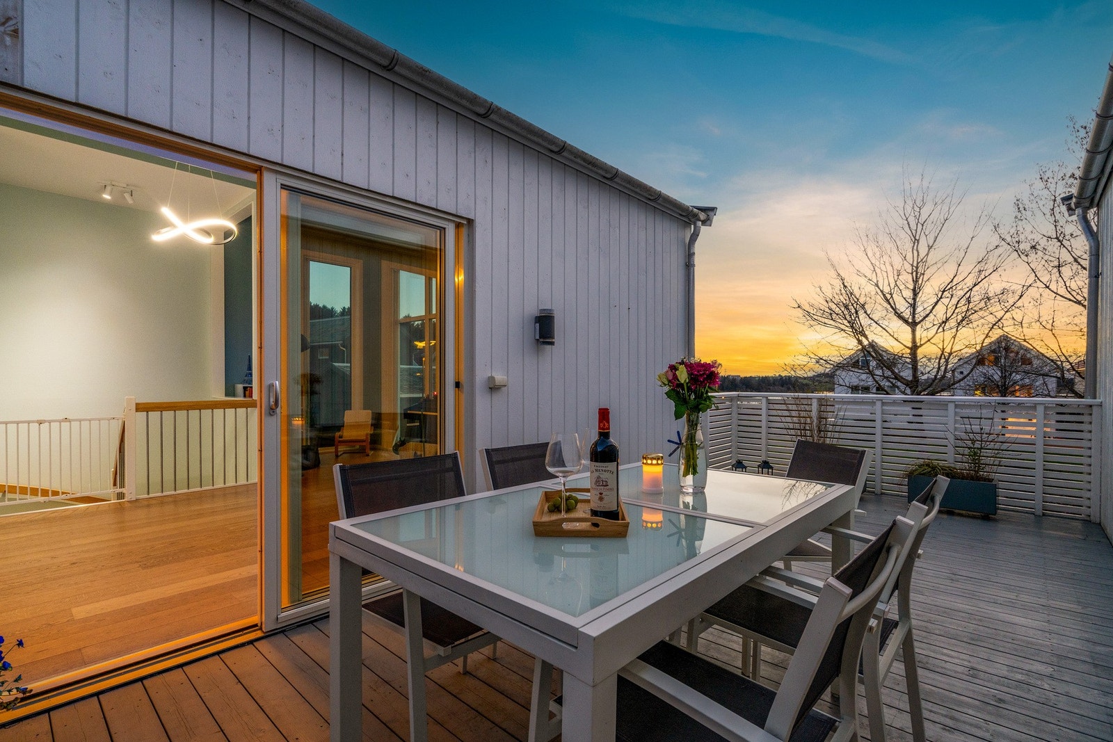 Det er god plass til ønsket utemøblement på takterrassen. Galleribilde