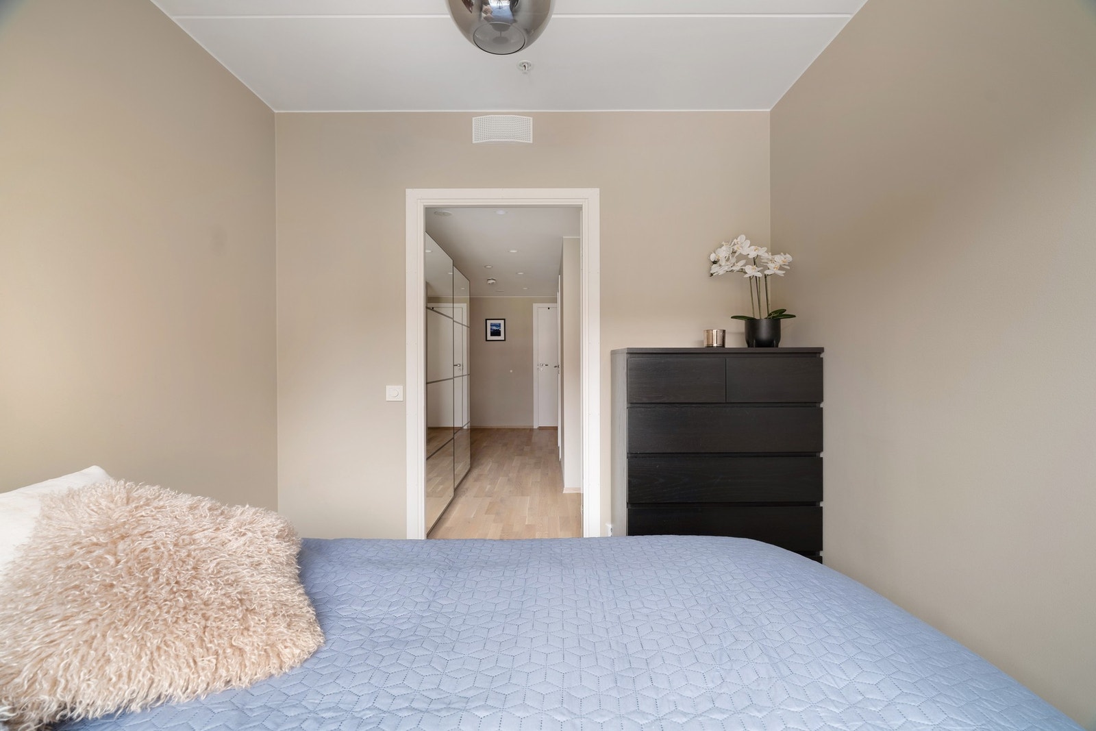 Det er plass til å sette inn garderobeskap. Galleribilde
