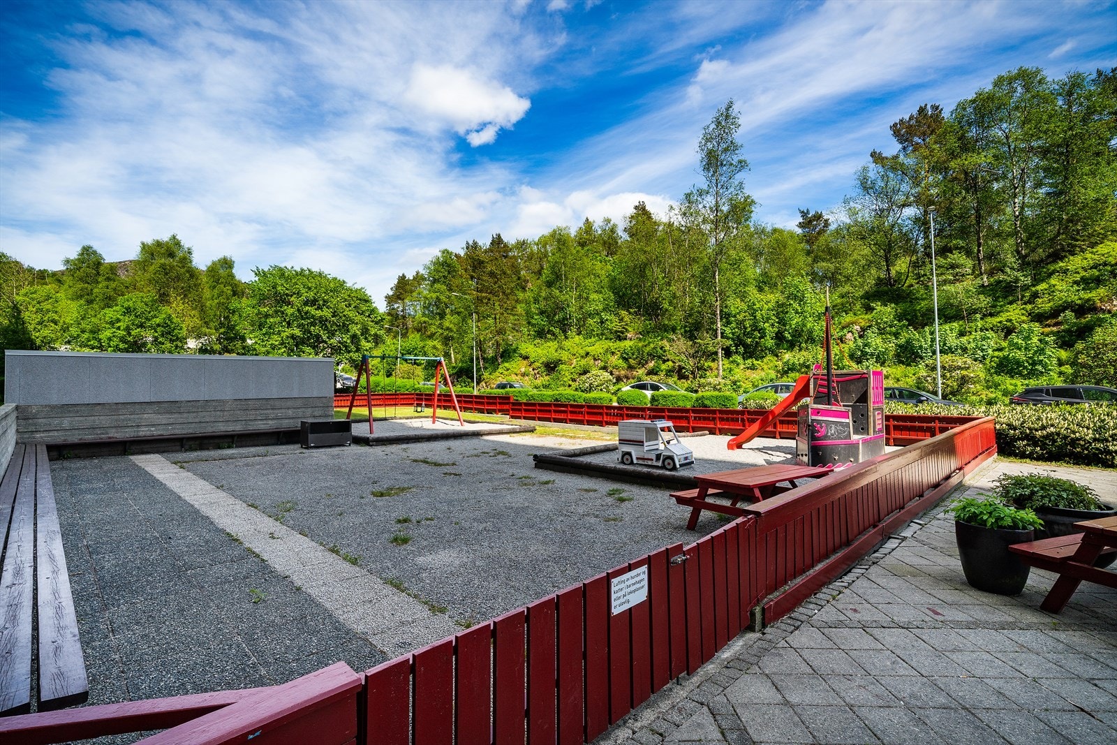 - Felles lekeplasser til glede for de små - Galleribilde