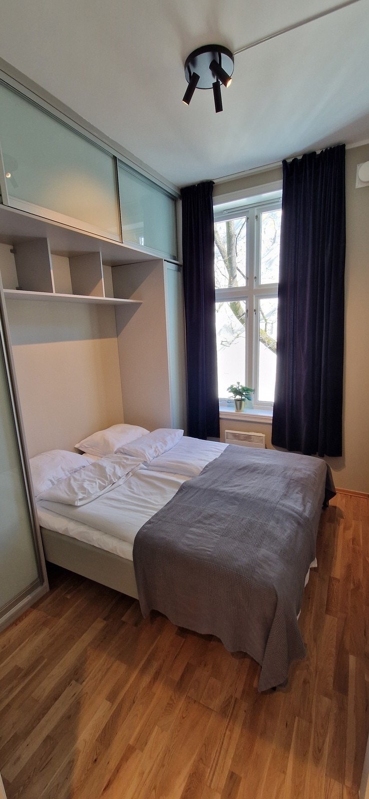 Soverom i 2.etasje har plass til dobbeltseng. Galleribilde