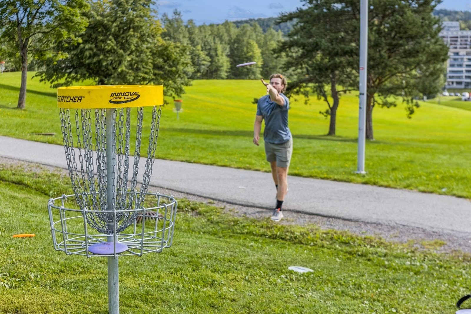 Frisbeegolfbane og golfbane finner du på Stovner. Galleribilde