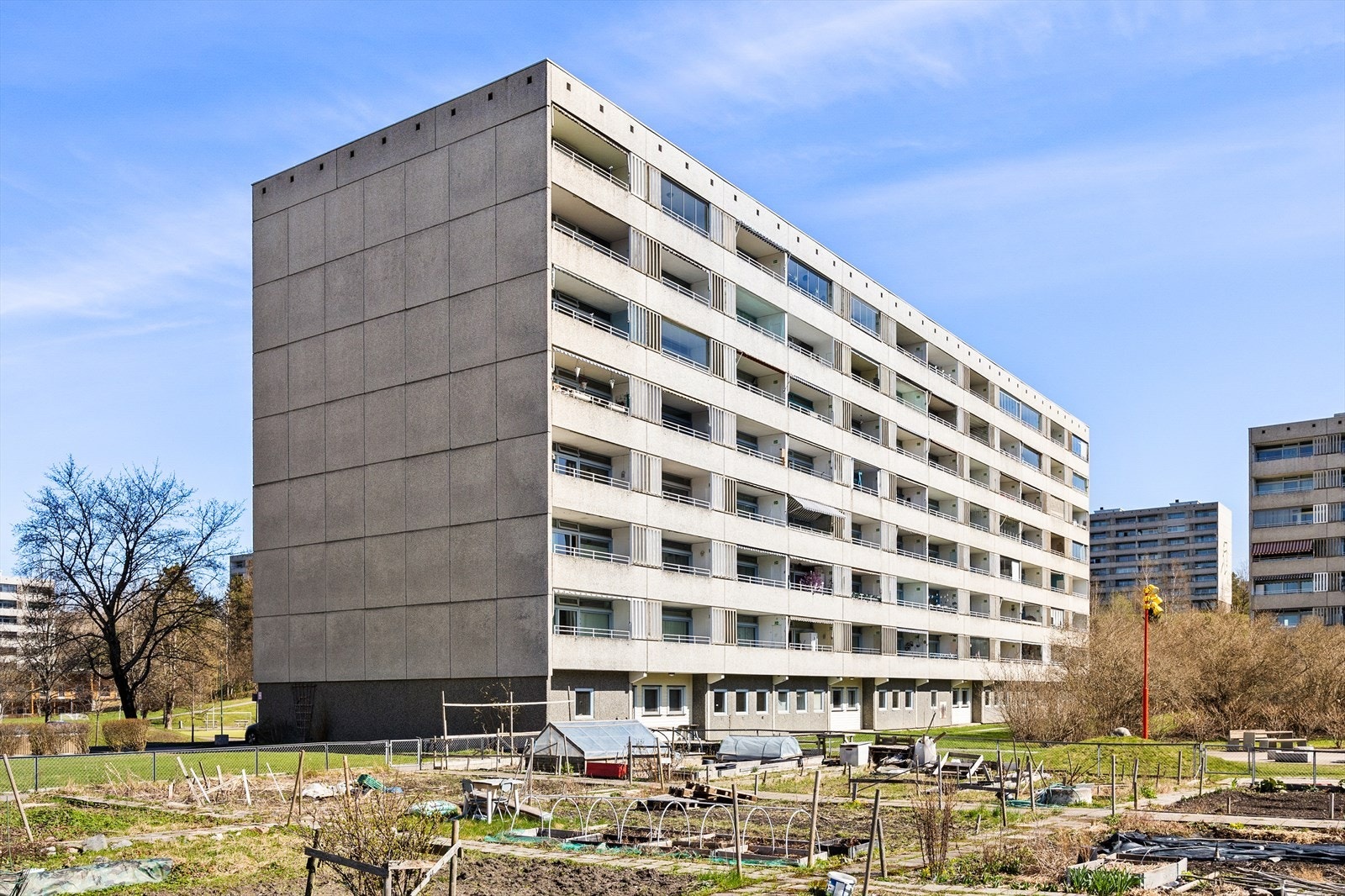 Bygningen ble oppført i 1968 med grunnmur og etasjeskillere i betong. Galleribilde
