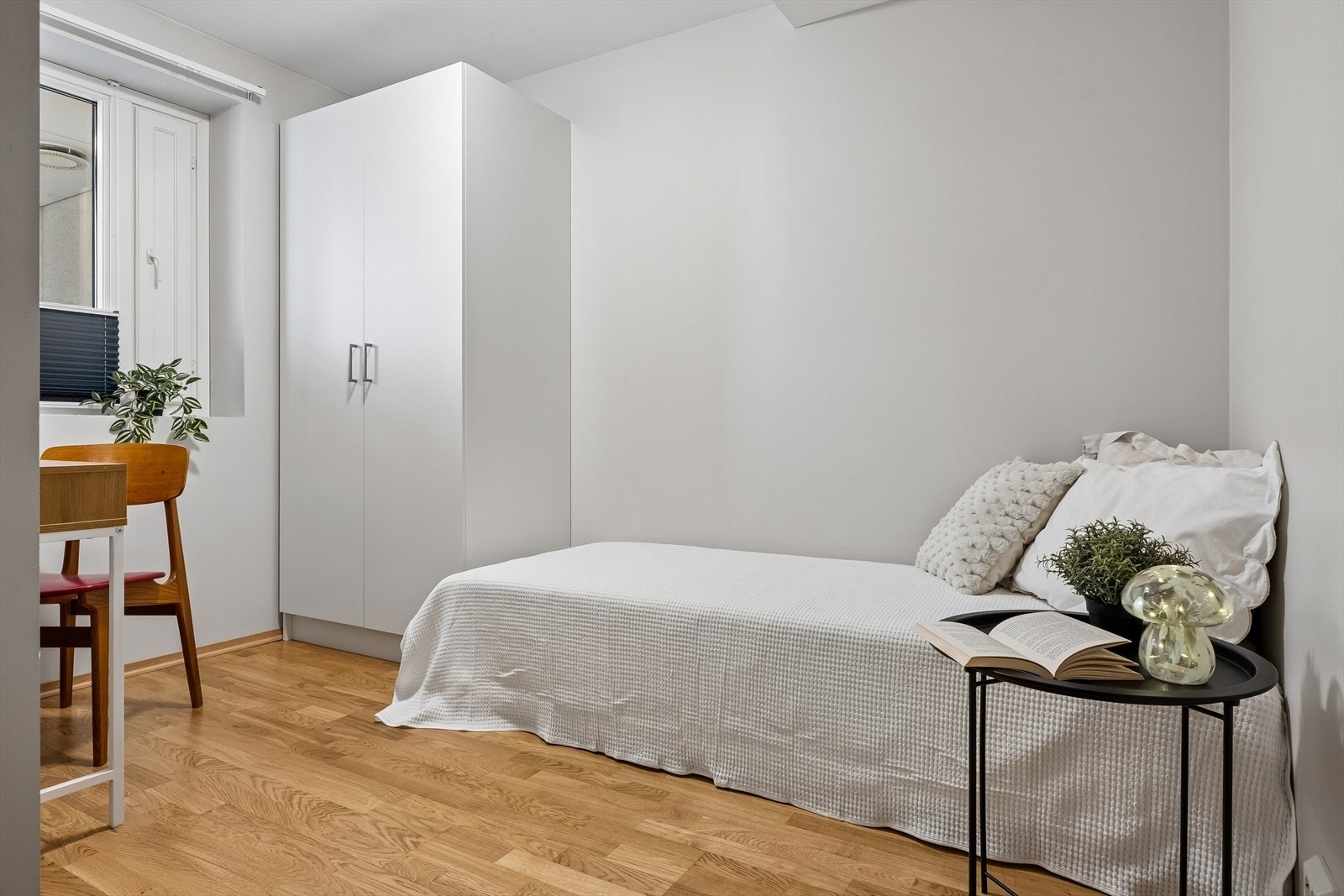 Soverom 2 av (3) ca 7,5 m2. Galleribilde