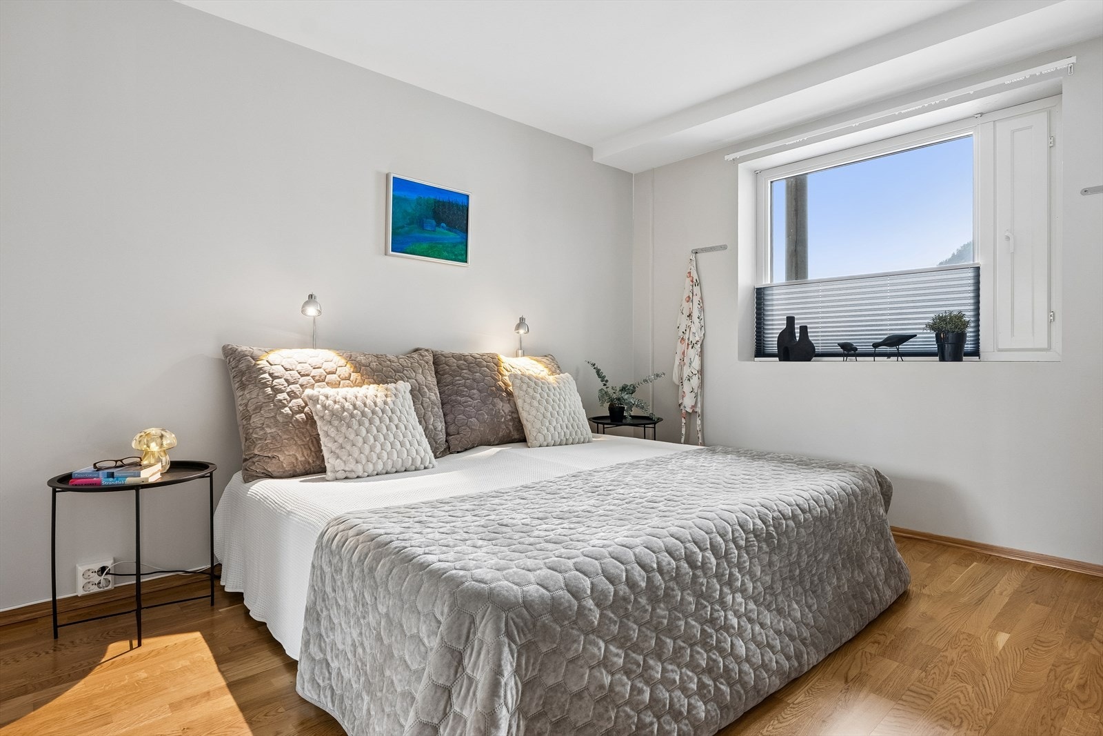 Leiligheten har 3 soverom. 1 av (3) Galleribilde