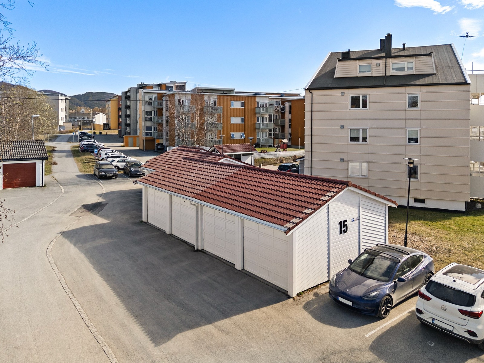 Parkering i garasje. Galleribilde
