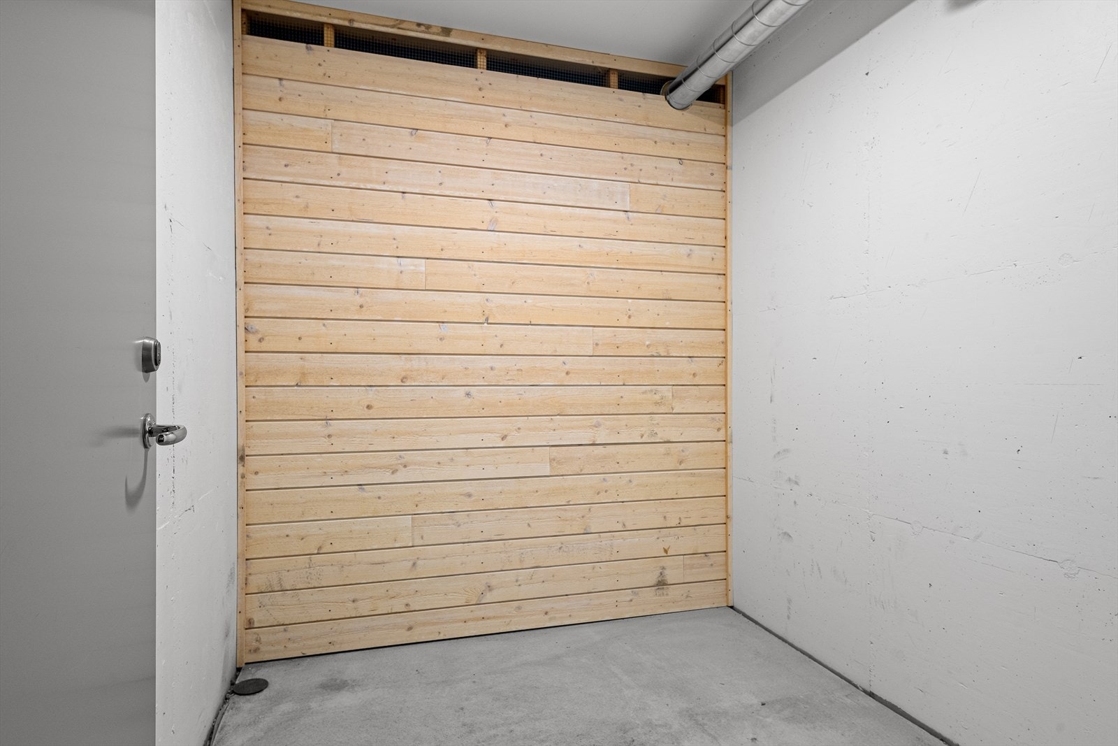 Sportsbod i parkeringsanlegget. Galleribilde