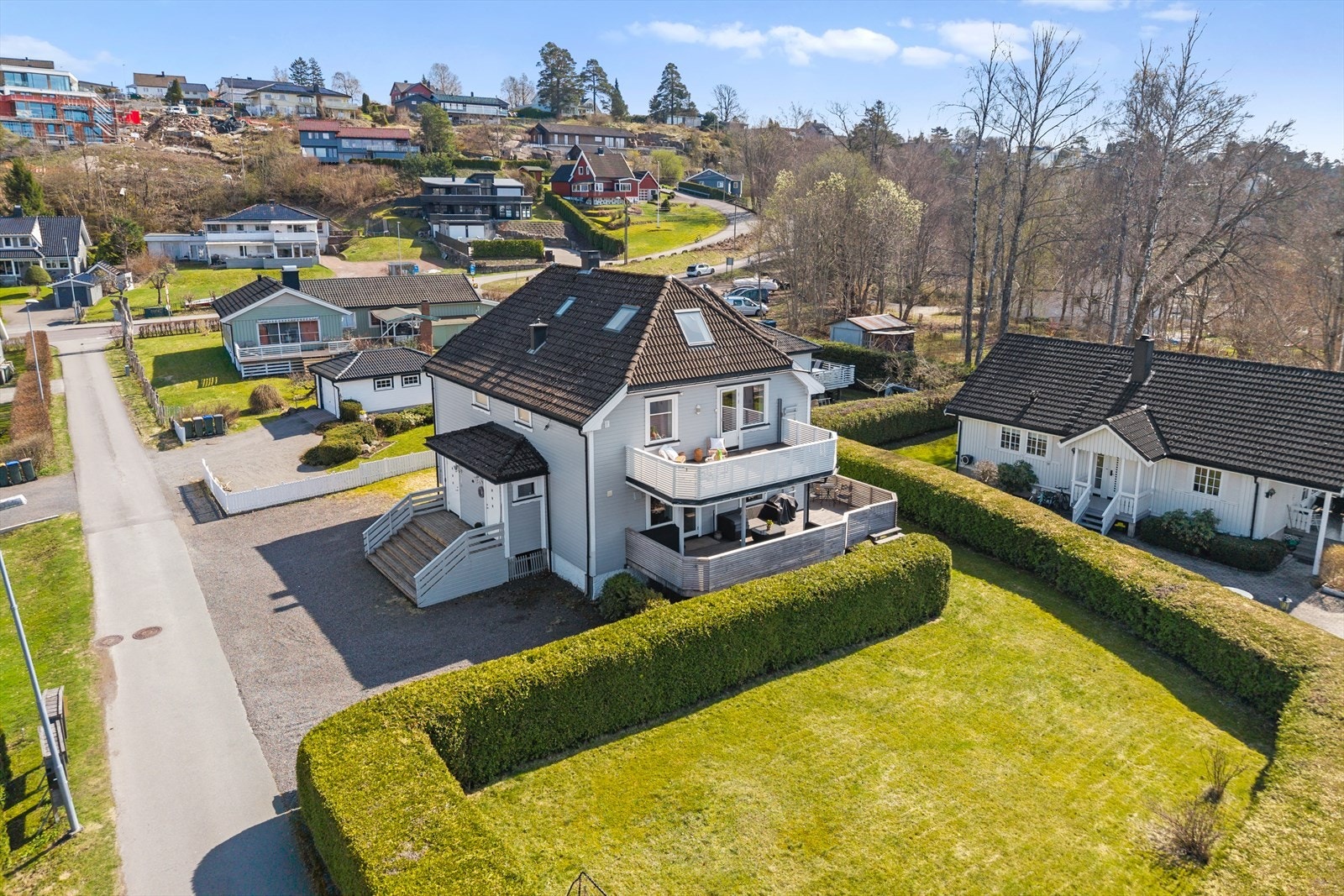 Munkoddveien 2 har en svært attraktiv beliggenhet i et rolig og veletablert villastrøk i Munkerekken på Vestskogen Galleribilde