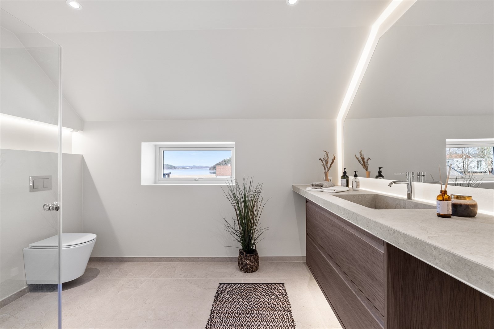 Badet/vaskerommet ble renovert av fagfolk i 2026 og holder en moderne standard. Galleribilde