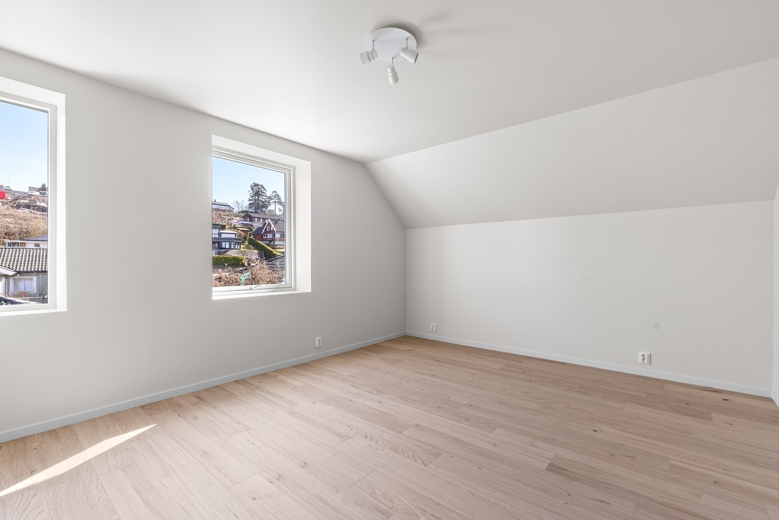 Soverom 3 er romslig med god plass til både seng og oppbevaring. Galleribilde