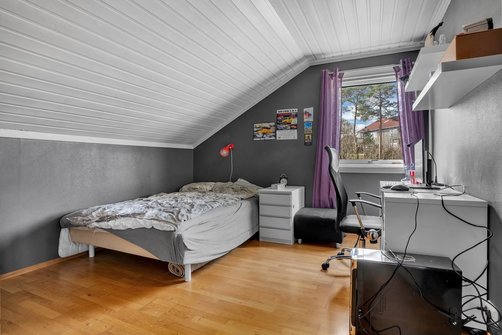 Soverom i loftsetg. Galleribilde
