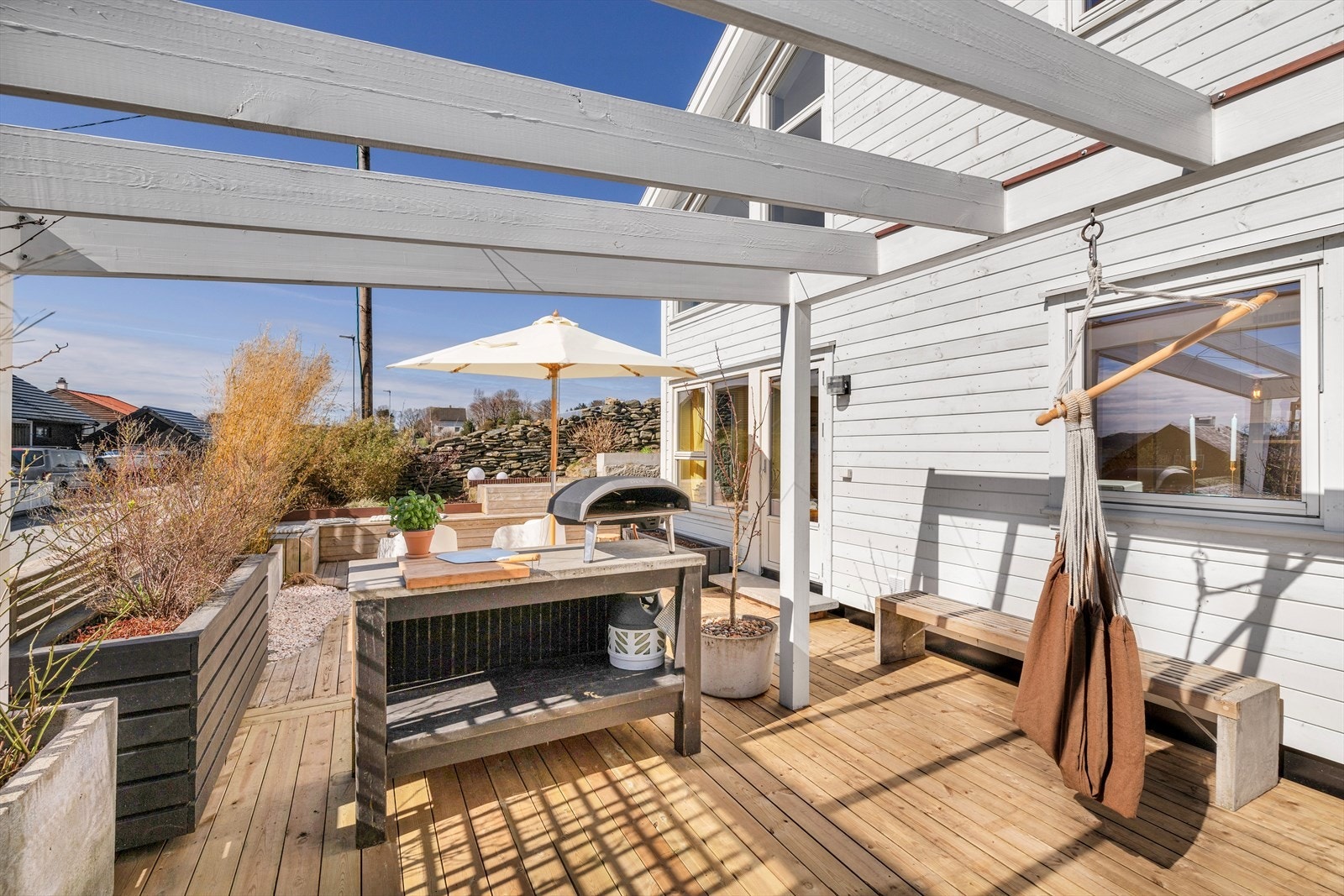 Terrasse - solrik og skjermet Galleribilde