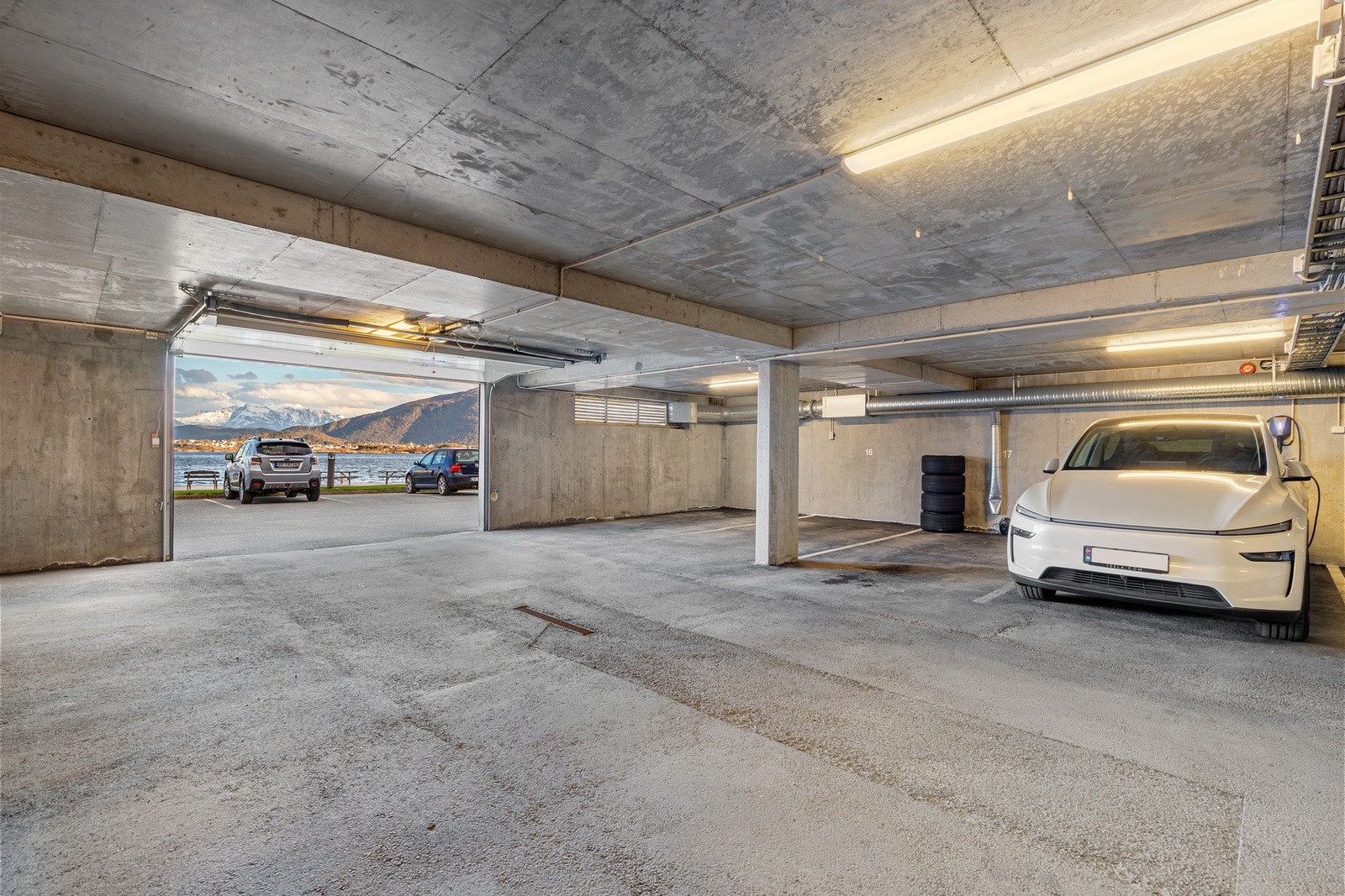 Det medfølger garasjeplass. Galleribilde