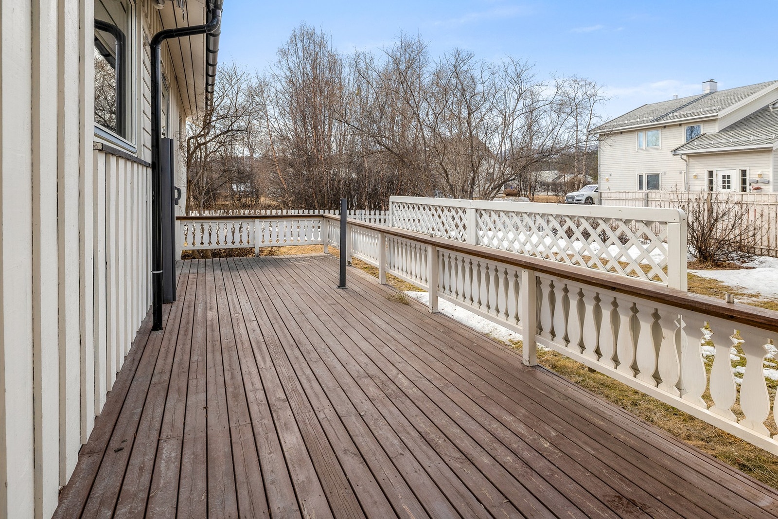 Fra stue er det utgang til en trivelig terrasse. Galleribilde