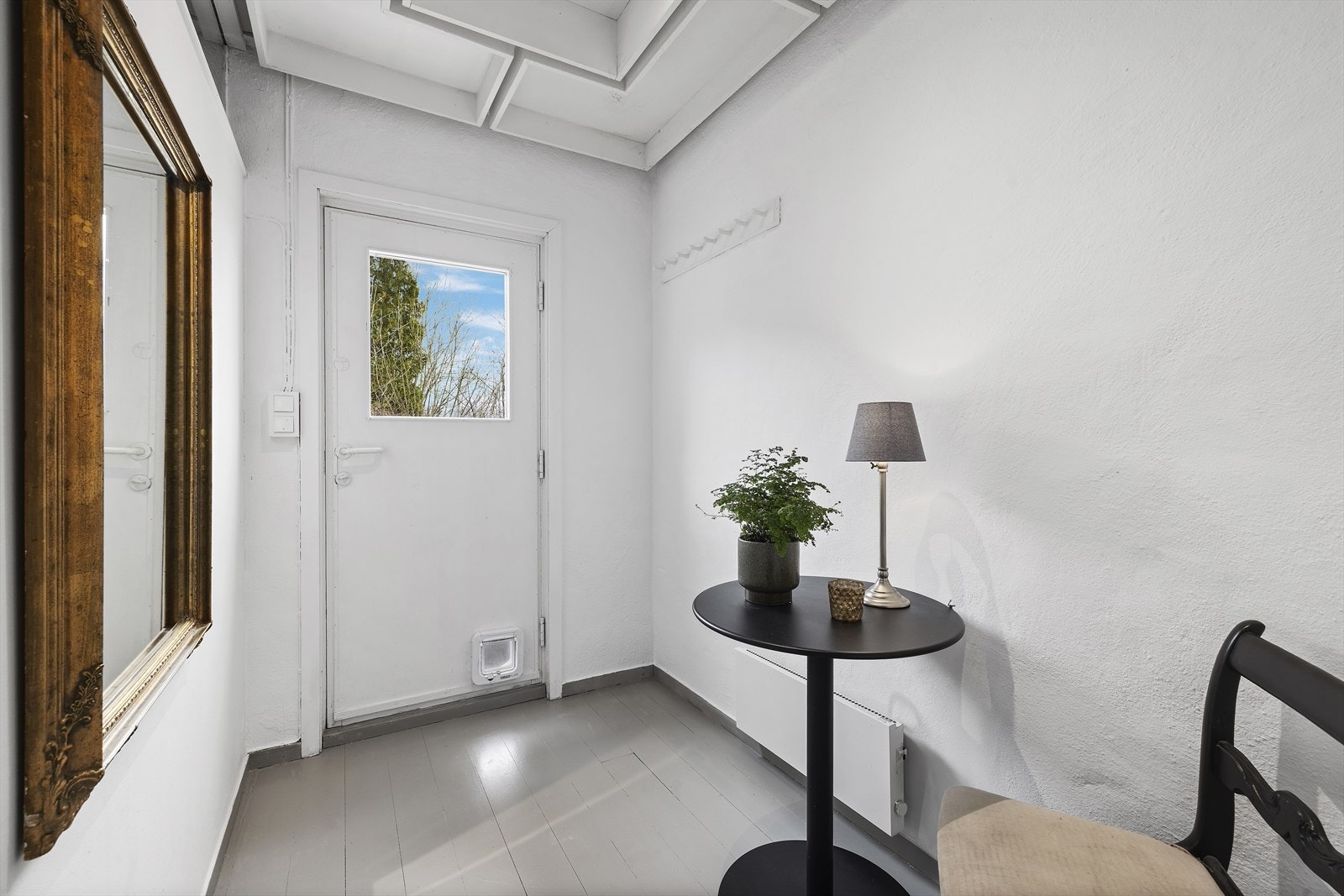 Egen entré til underetasjen Galleribilde