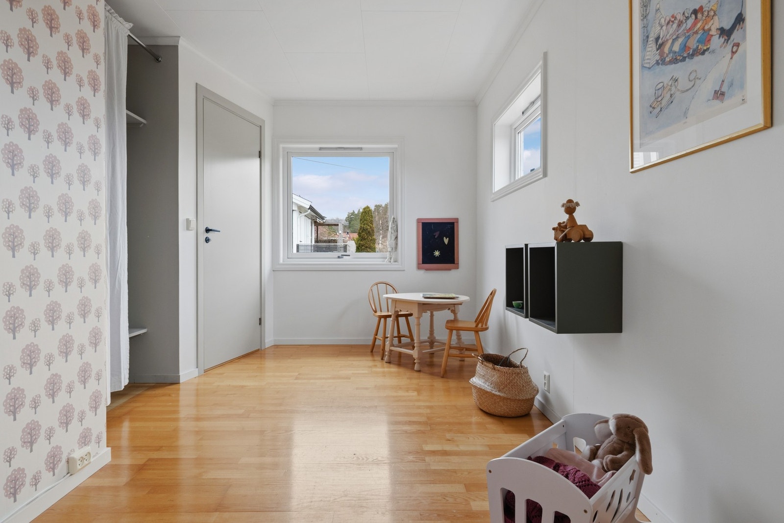 Romslig soverom. Galleribilde