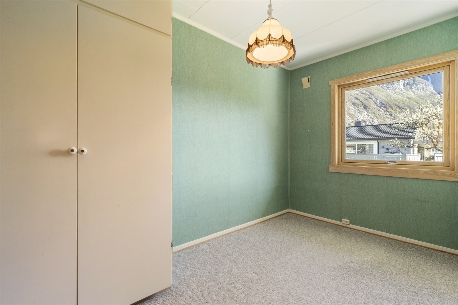 Soverom 3 også med integrerte skap. Galleribilde
