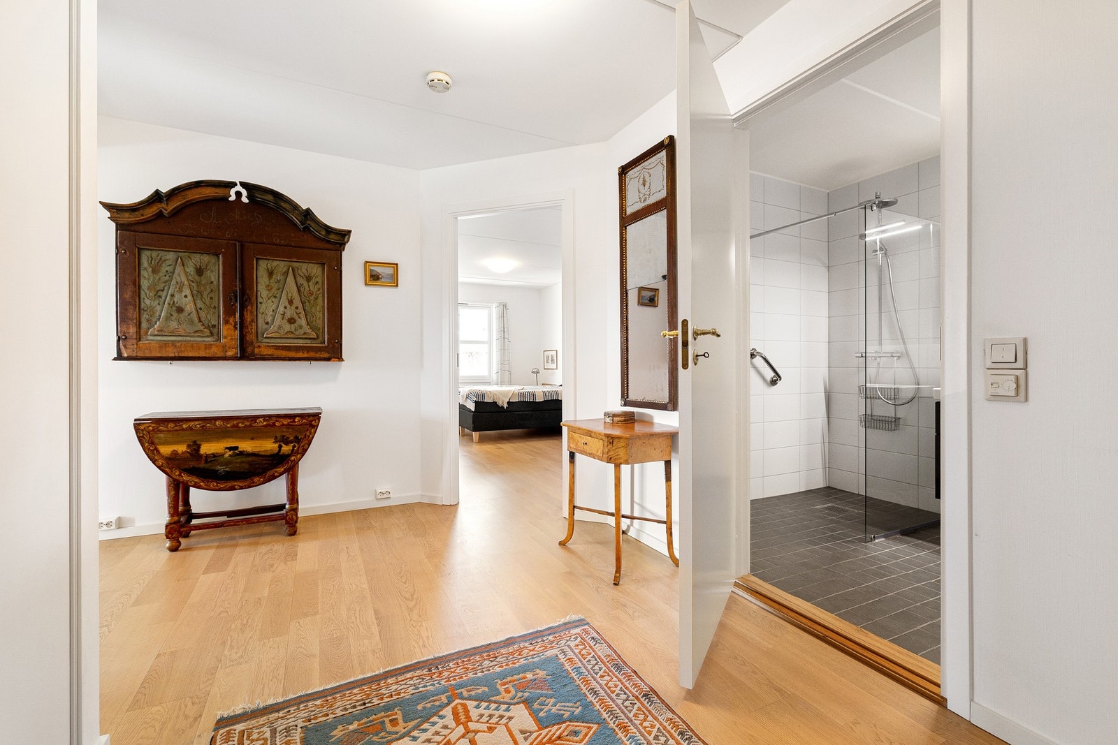 Flott 3-stavs parkett i gulvet. Galleribilde