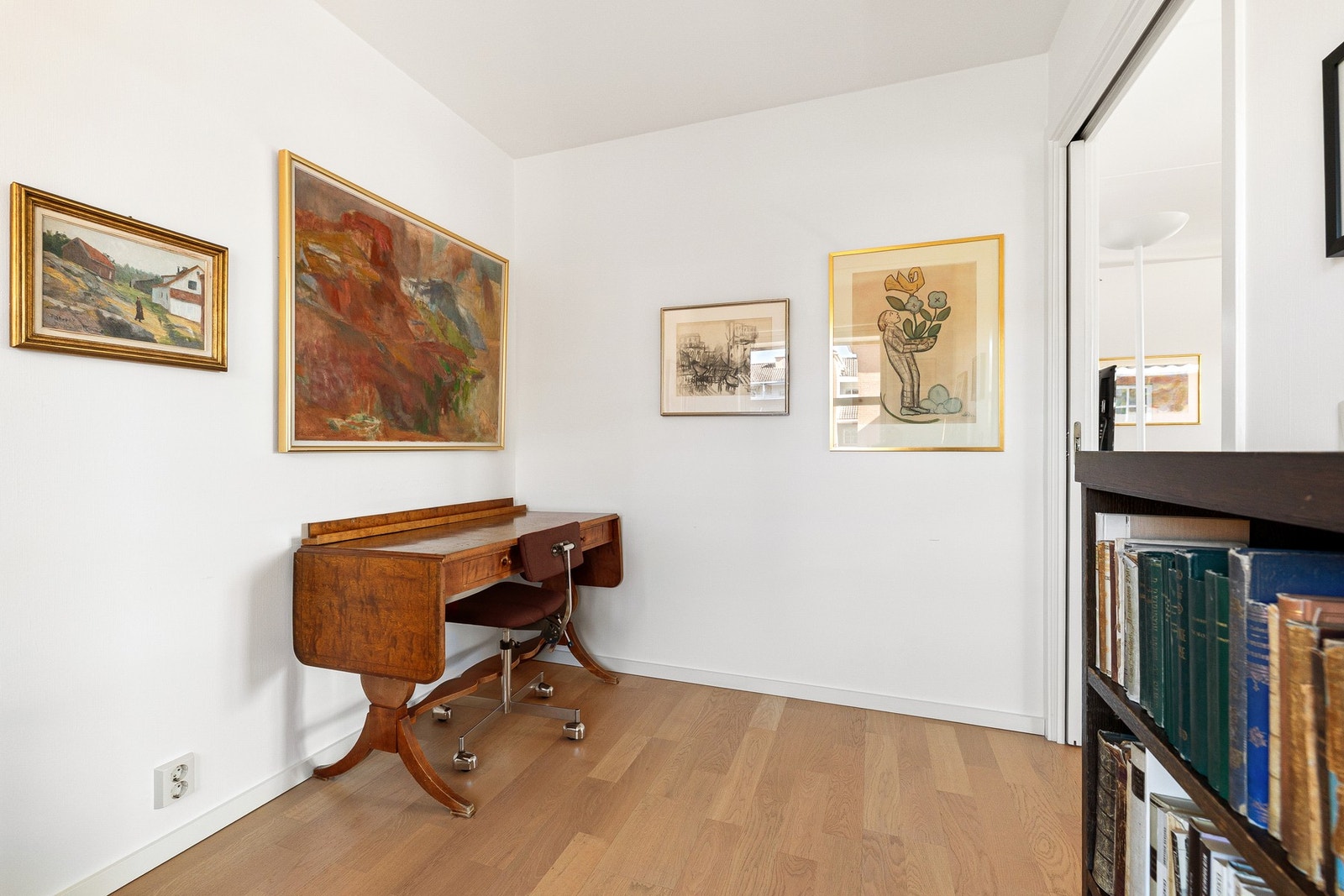 Det er god fleksibilitet i innredningsmuligheter da rommet er av god størrelse. Galleribilde
