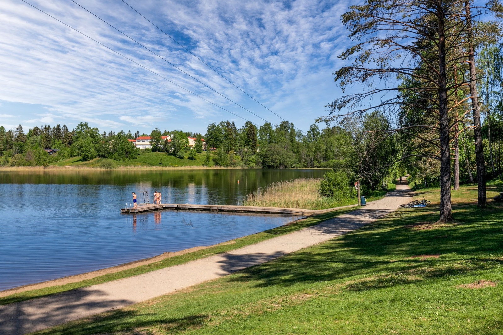 Nordbytjernet ligger en kort sykkeltur fra boligen og er et av de flotteste friluftsområdene i Ullensaker. Galleribilde
