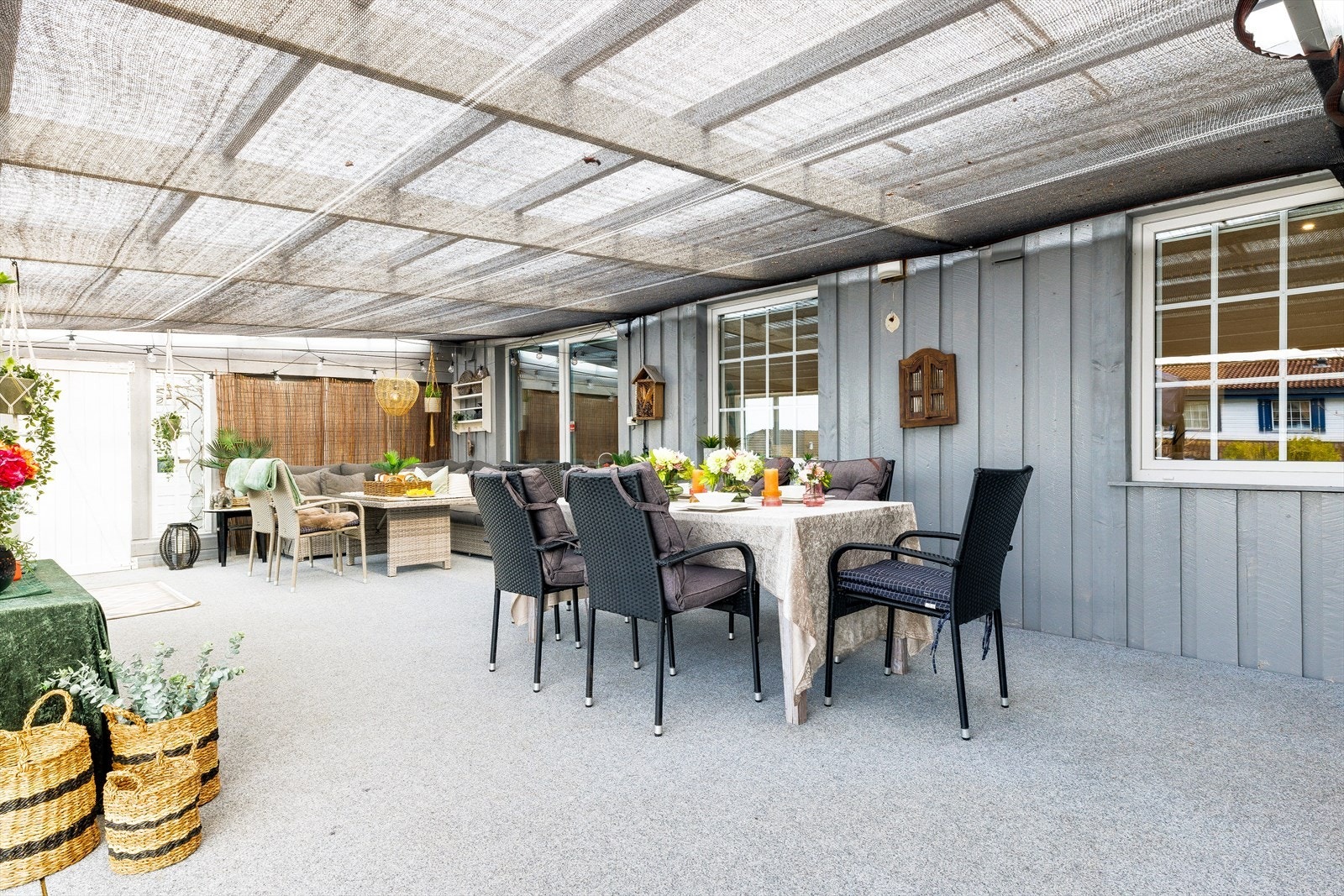 God plass til både sittegrupper og spiseplasser. Galleribilde