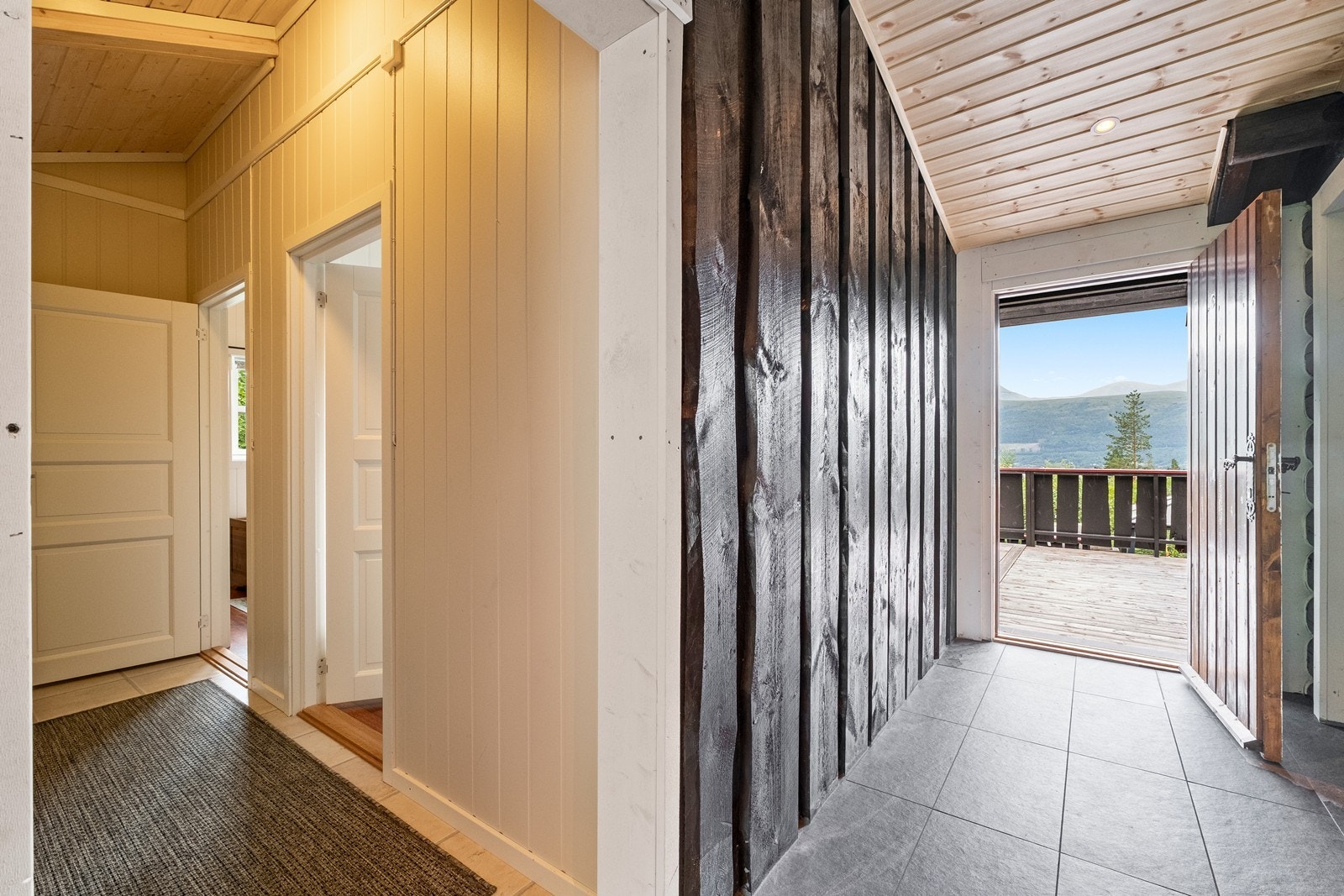 Overbygd tidligere svalgang. Galleribilde