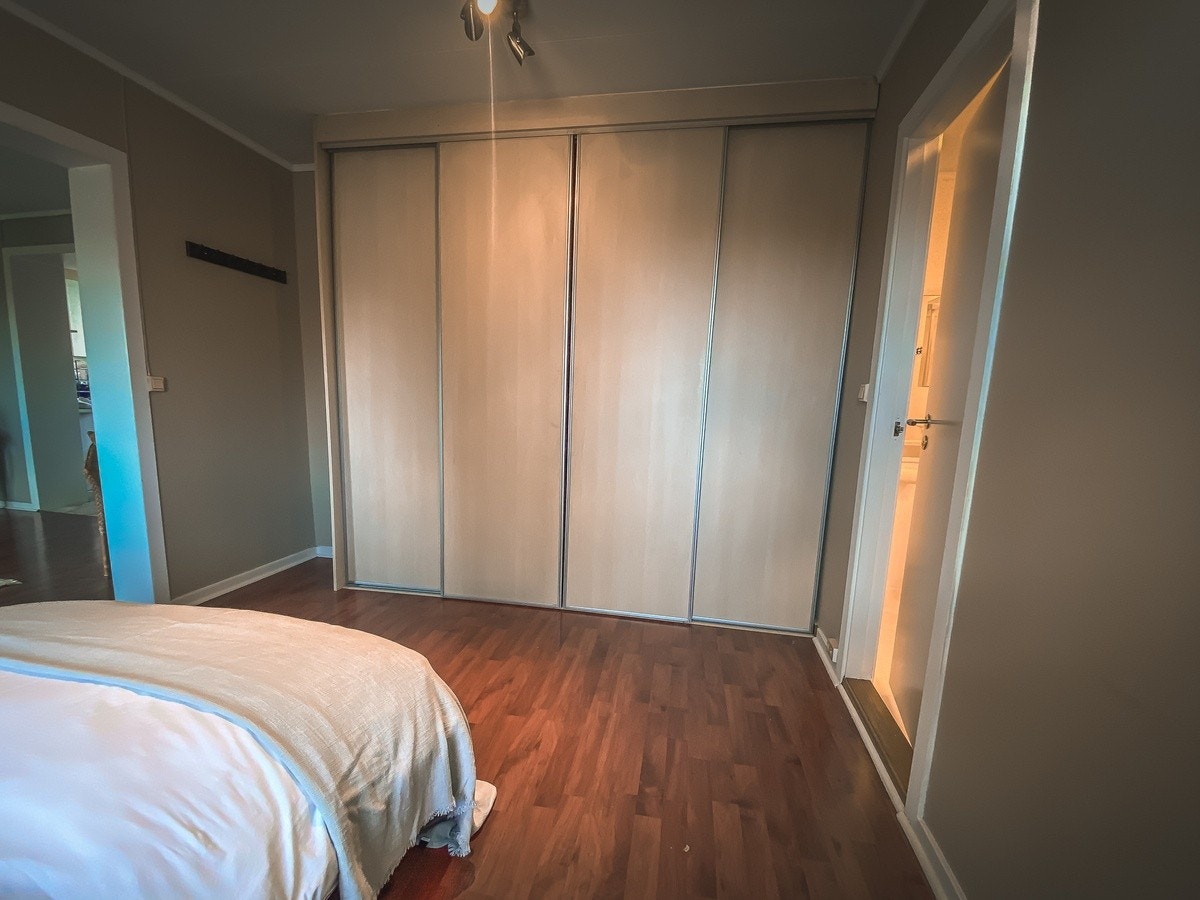 Stort klesskap Galleribilde