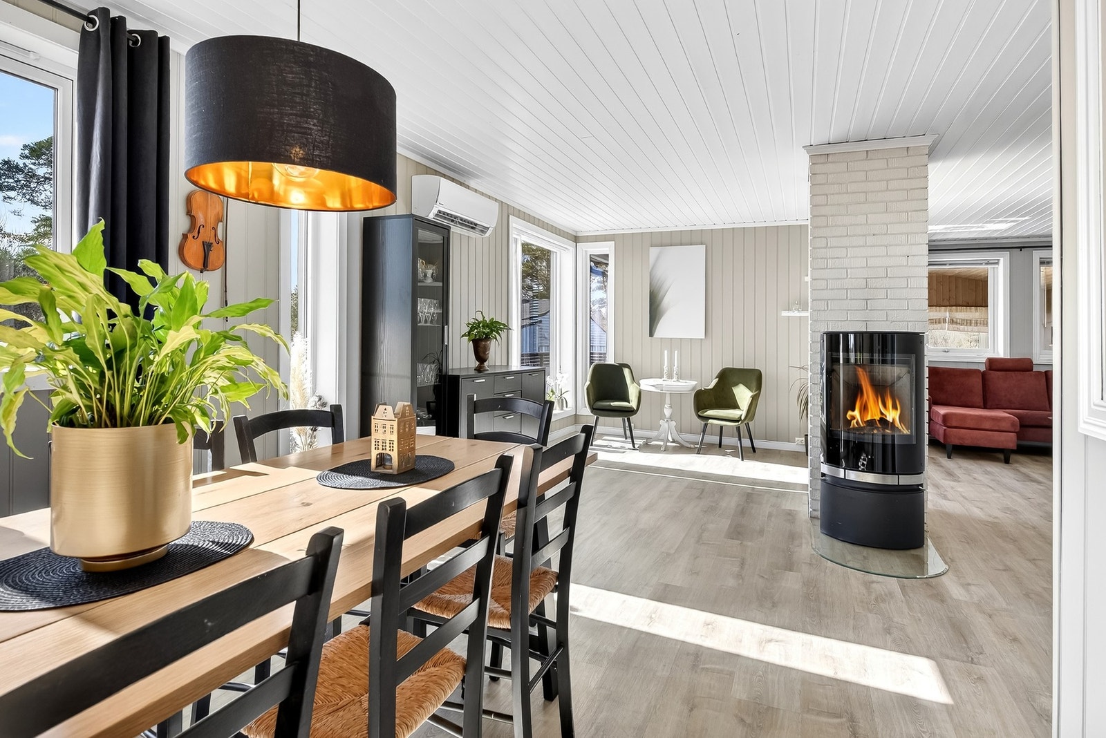 God plass til spisebord i stuen. Galleribilde