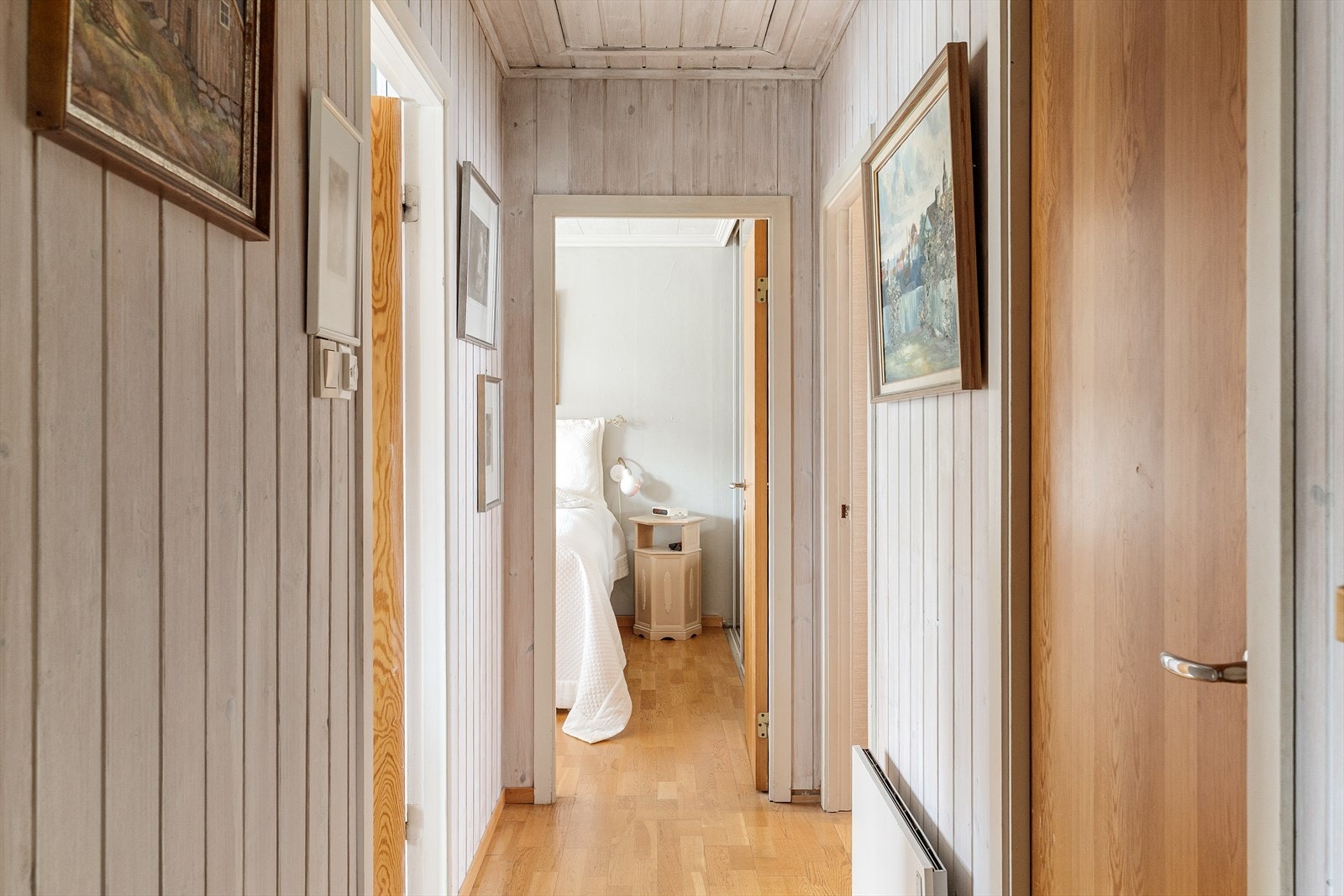 I andre etasje er det tre gode soverom som ligger samlet. Galleribilde