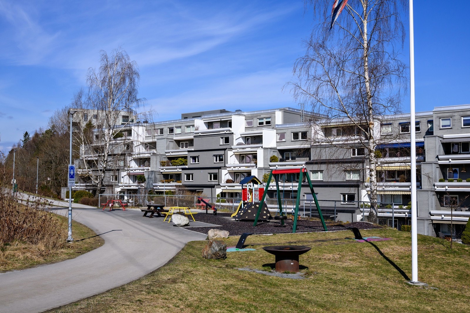 Ullernåsen Boligsameie er et velstyrt sameie med et engasjert og kompetanserikt styre som tar ansvar for bygningsmassene, fellesområder, samt naboers vell og ve Galleribilde