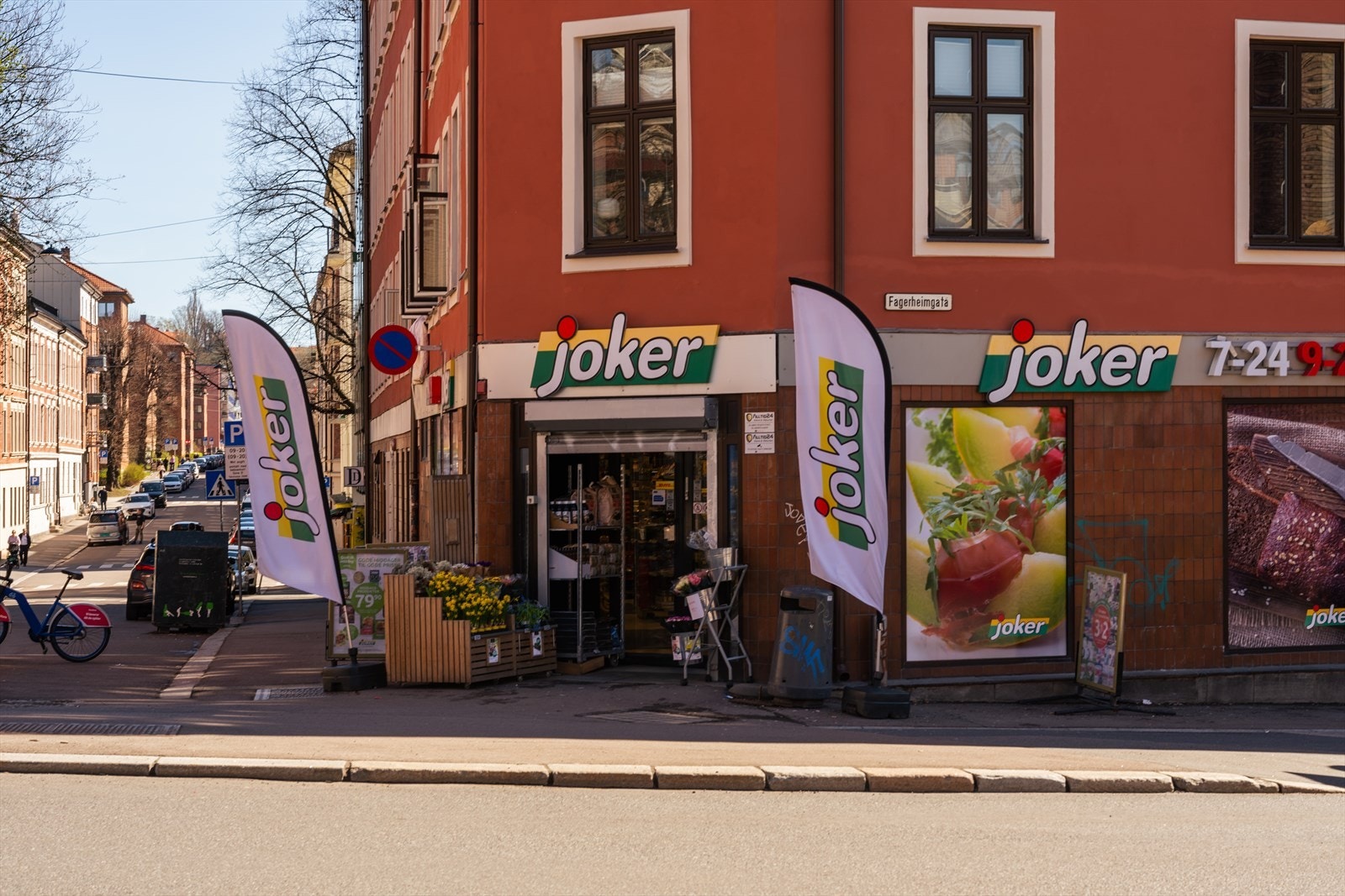 Dagligvarehandelen er enkel med Joker rett over gaten, som også er søndagsåpen. Galleribilde